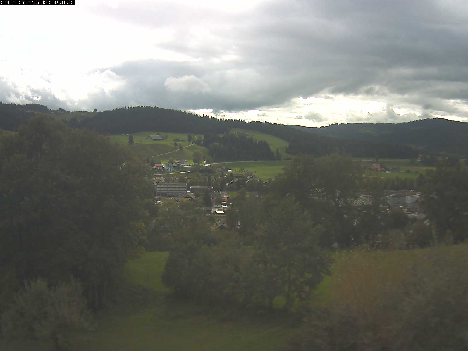 Webcam-Bild: Aussicht vom Dorfberg in Langnau 20191005-160601