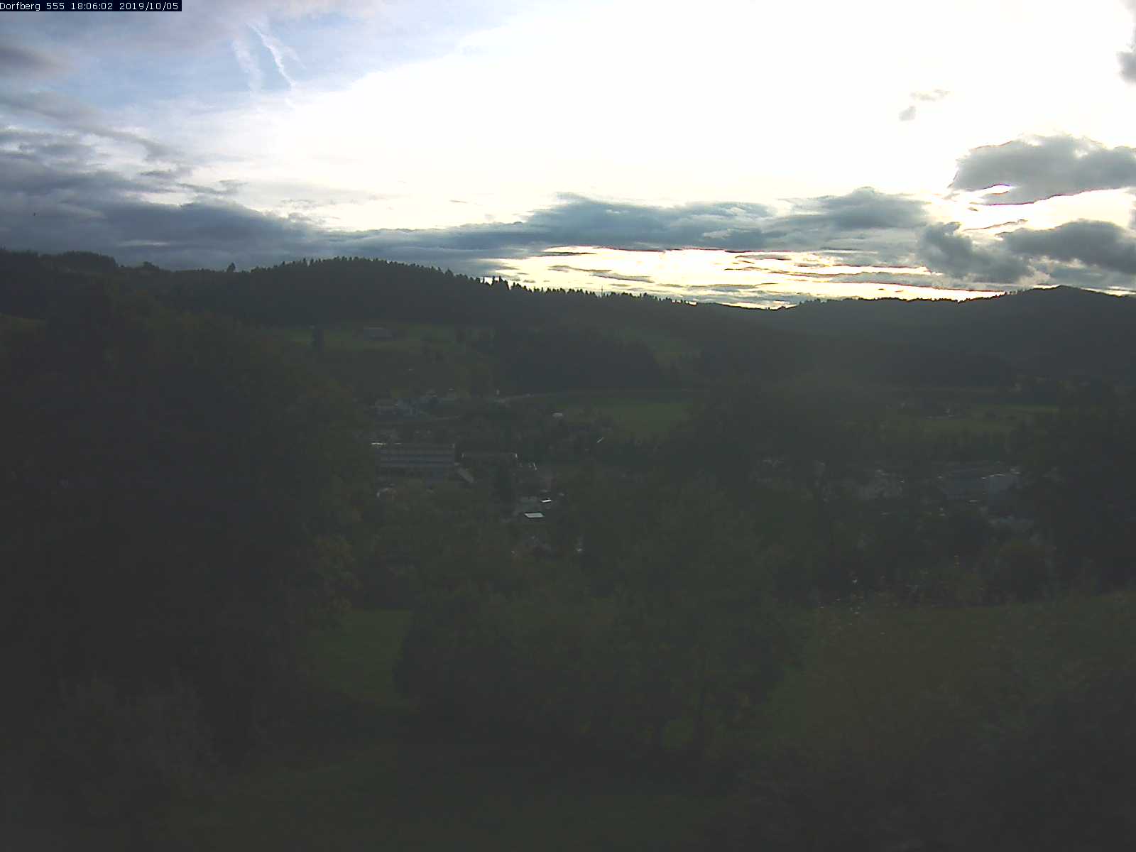 Webcam-Bild: Aussicht vom Dorfberg in Langnau 20191005-180601