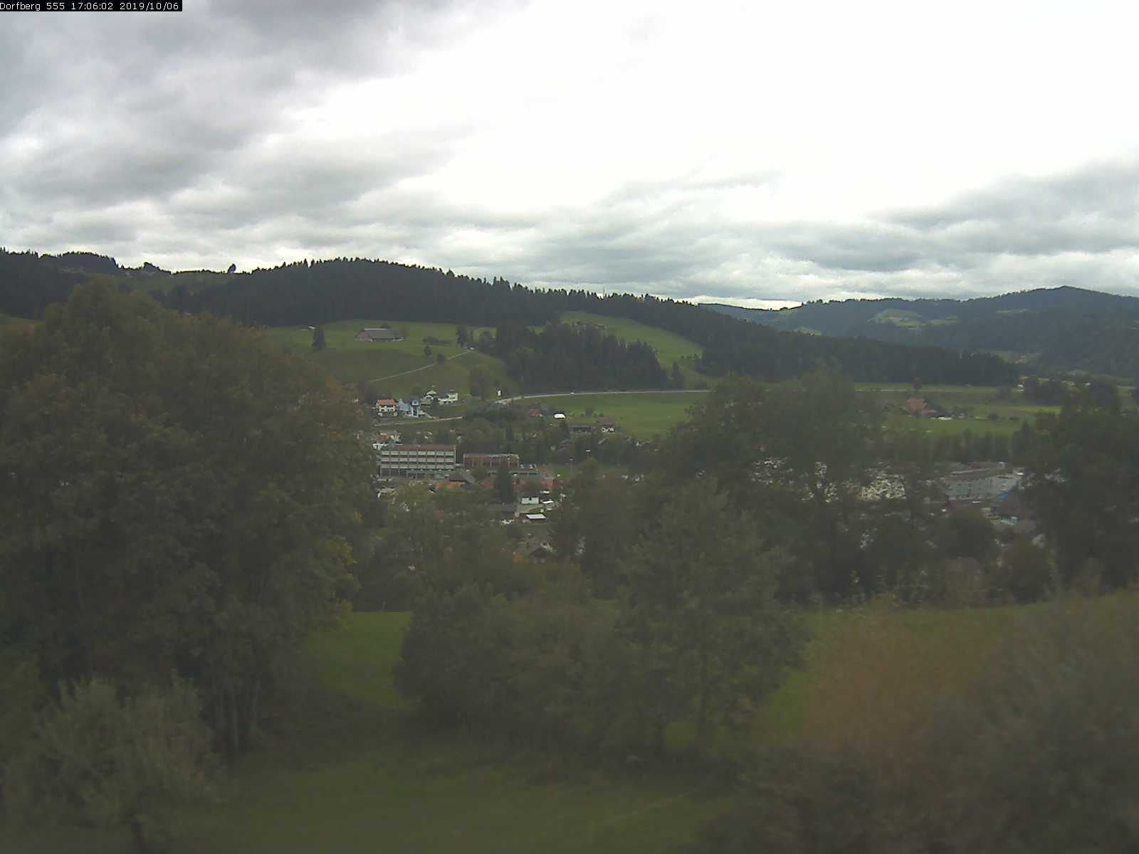 Webcam-Bild: Aussicht vom Dorfberg in Langnau 20191006-170601