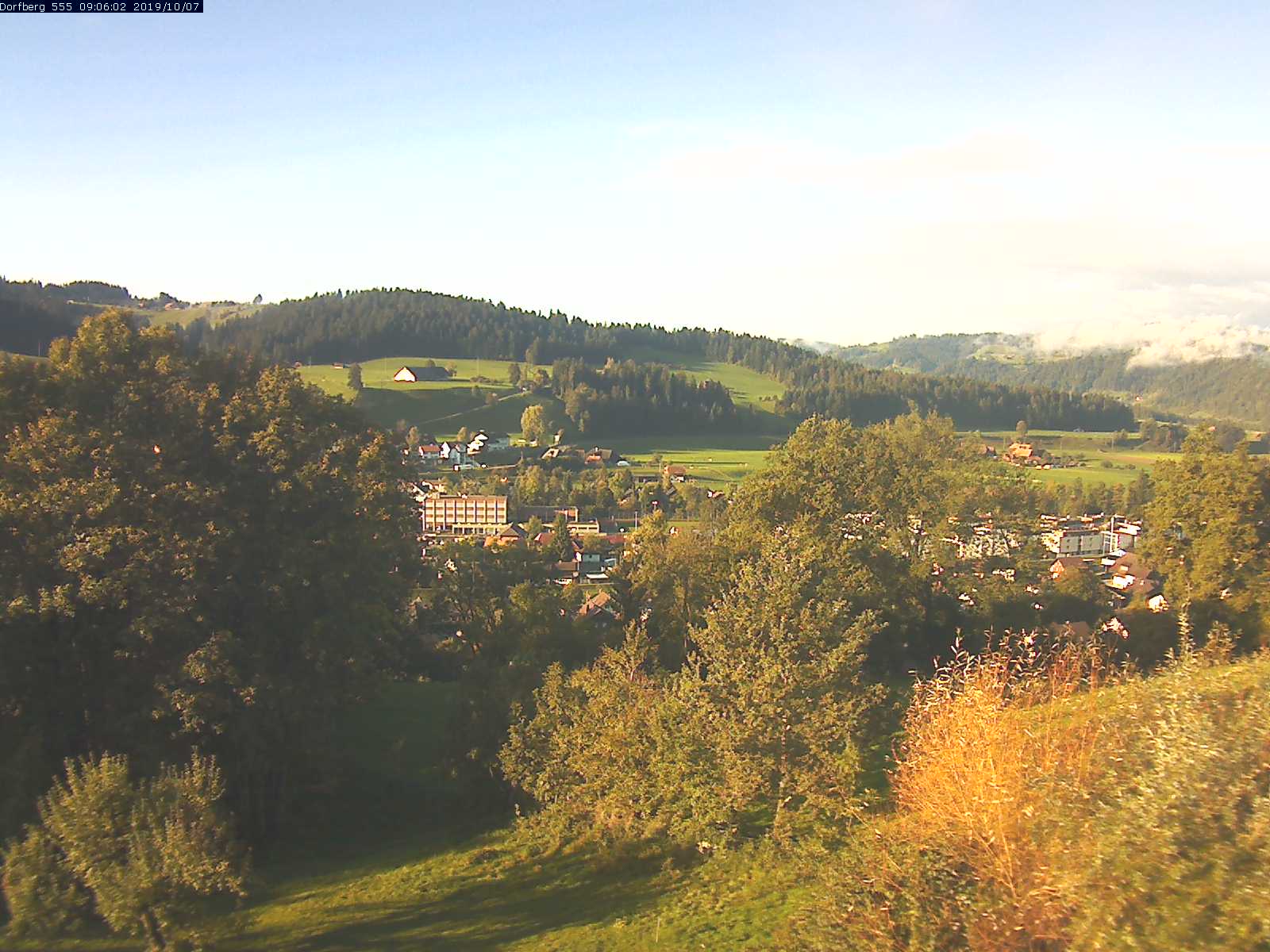 Webcam-Bild: Aussicht vom Dorfberg in Langnau 20191007-090601