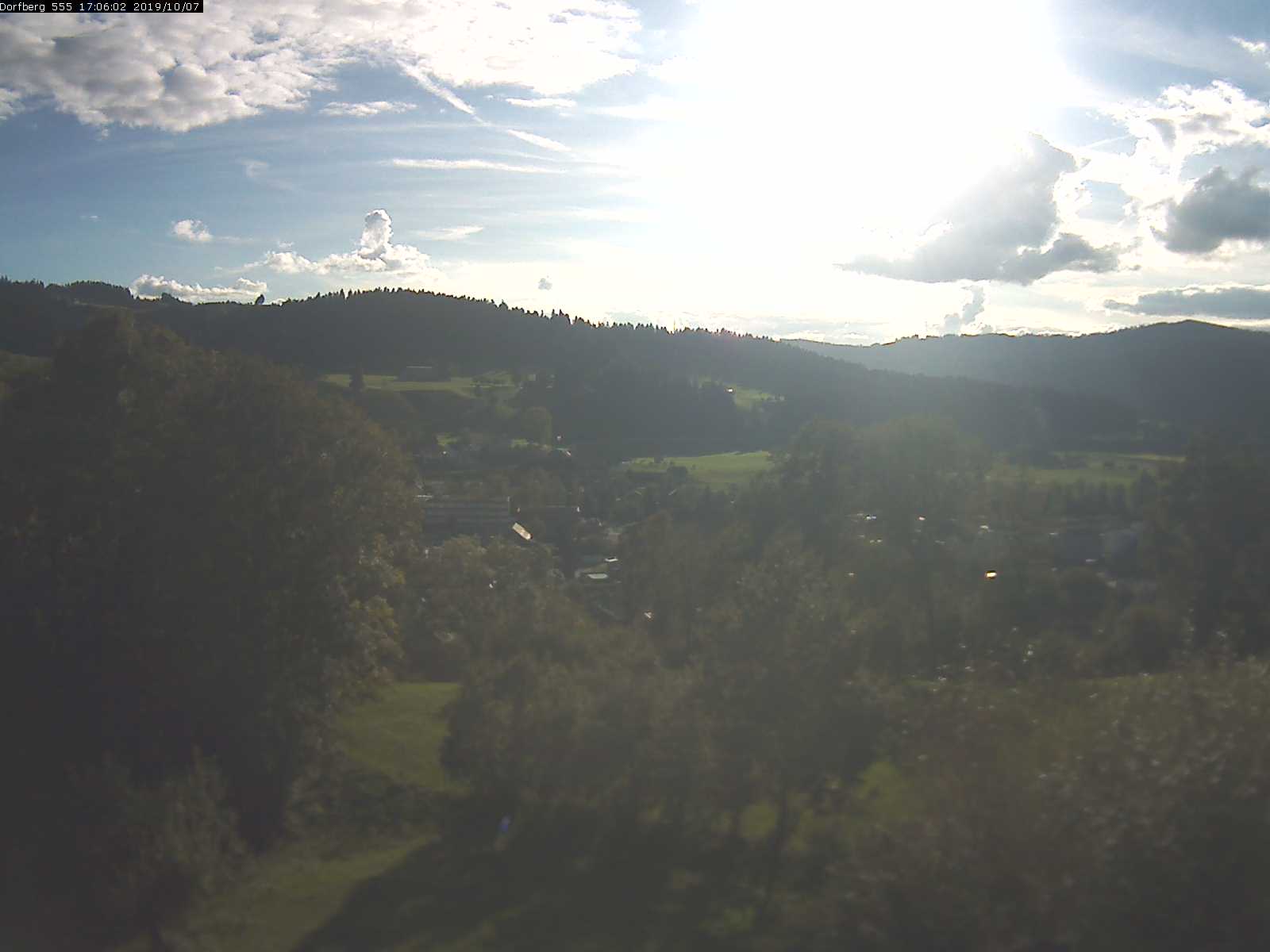 Webcam-Bild: Aussicht vom Dorfberg in Langnau 20191007-170601
