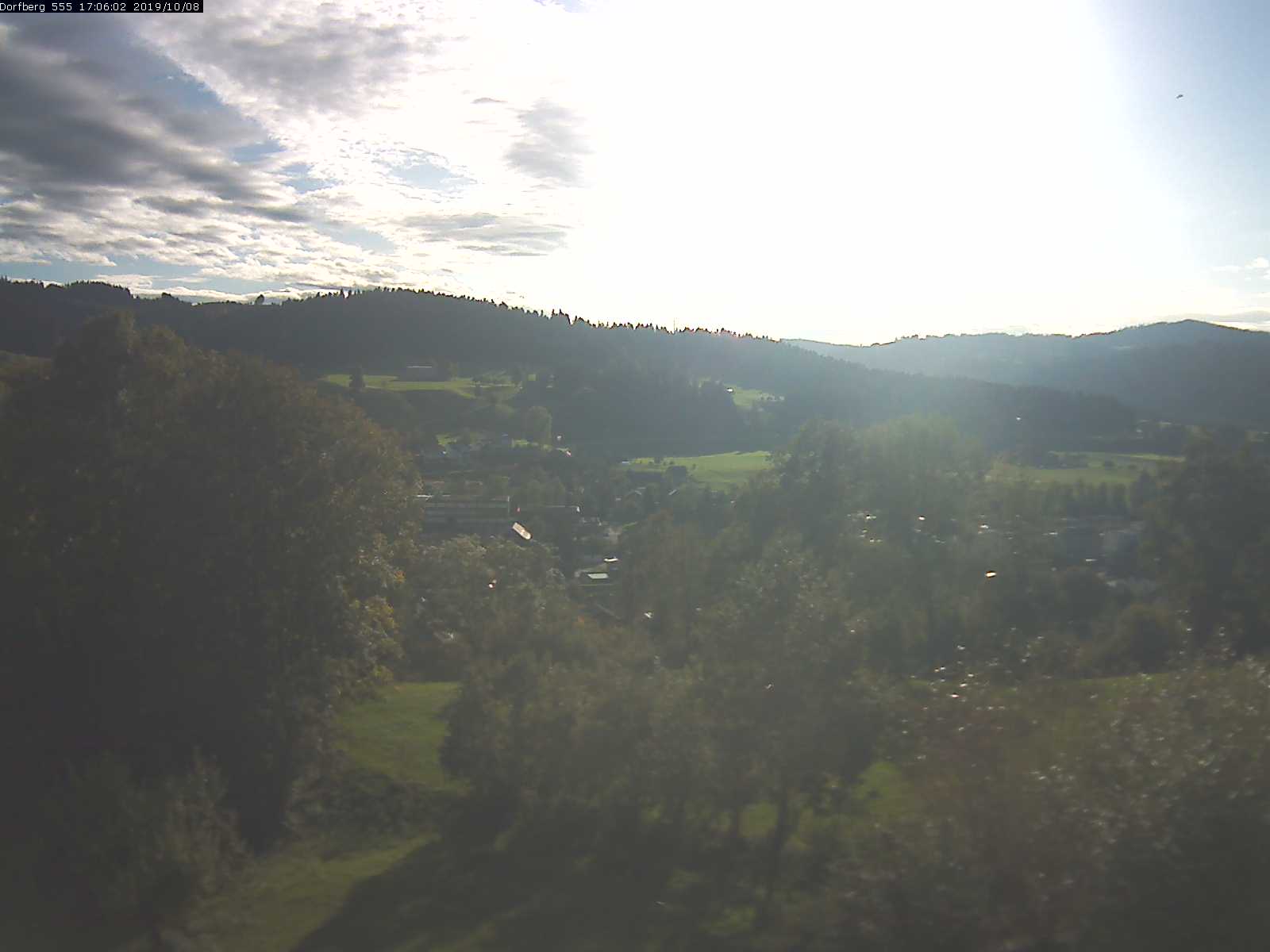 Webcam-Bild: Aussicht vom Dorfberg in Langnau 20191008-170601