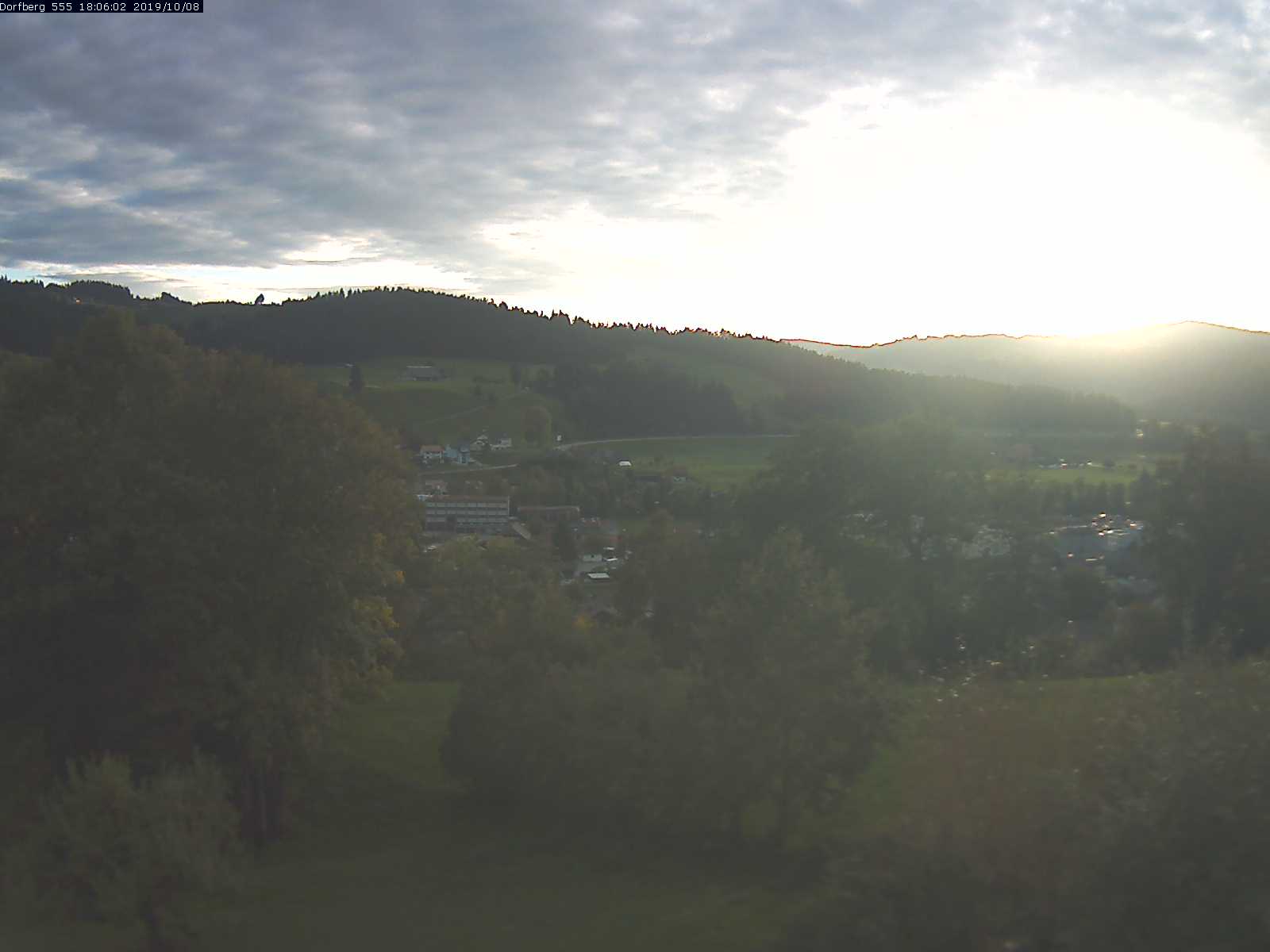 Webcam-Bild: Aussicht vom Dorfberg in Langnau 20191008-180601