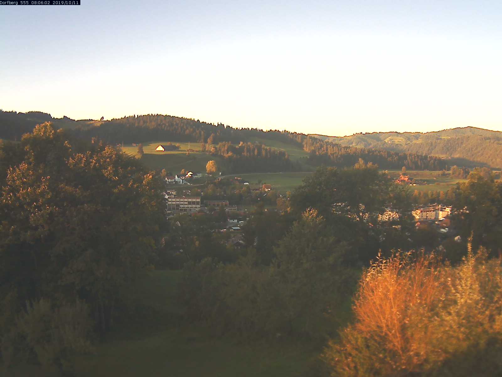 Webcam-Bild: Aussicht vom Dorfberg in Langnau 20191011-080601