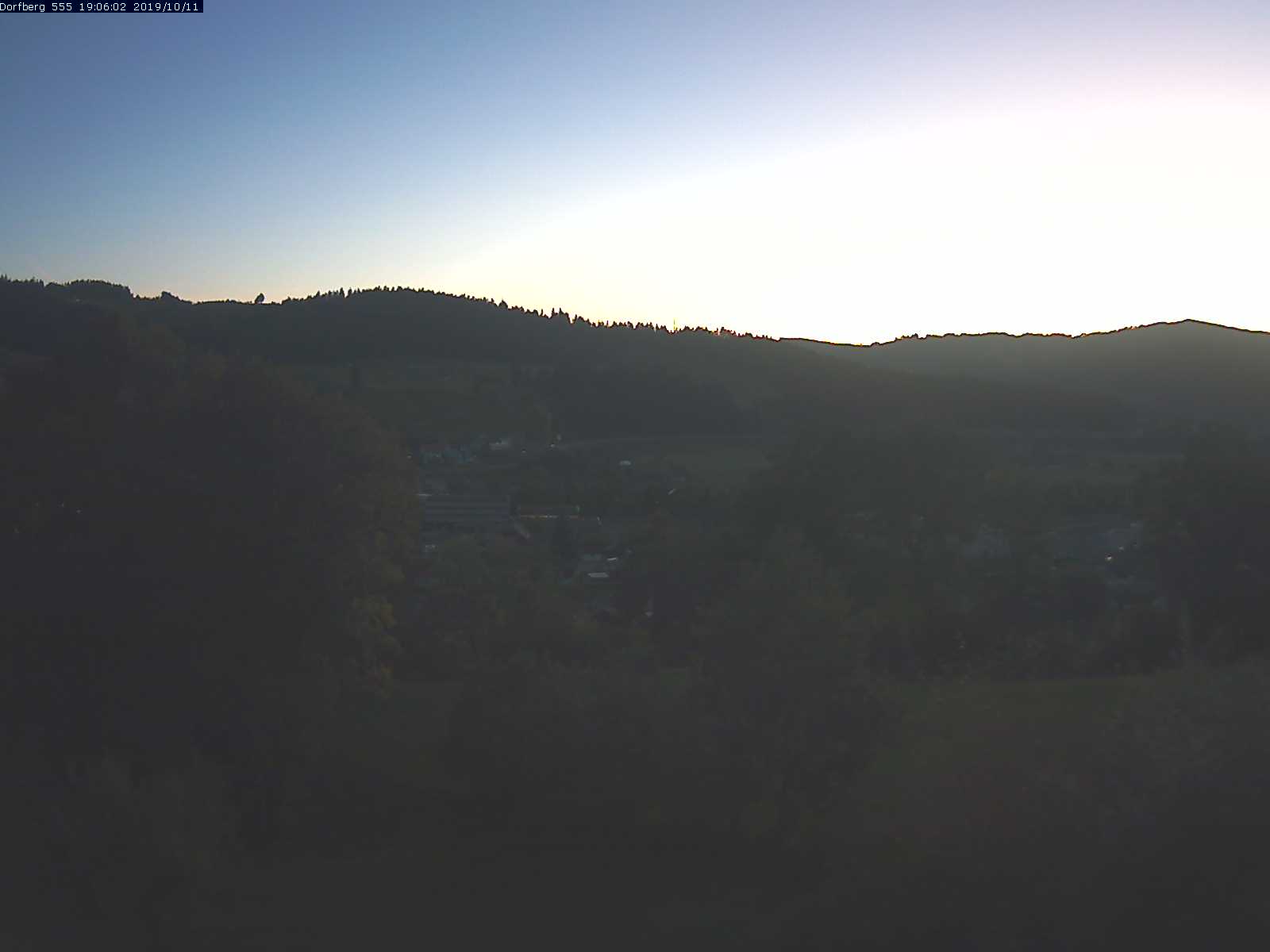 Webcam-Bild: Aussicht vom Dorfberg in Langnau 20191011-190601