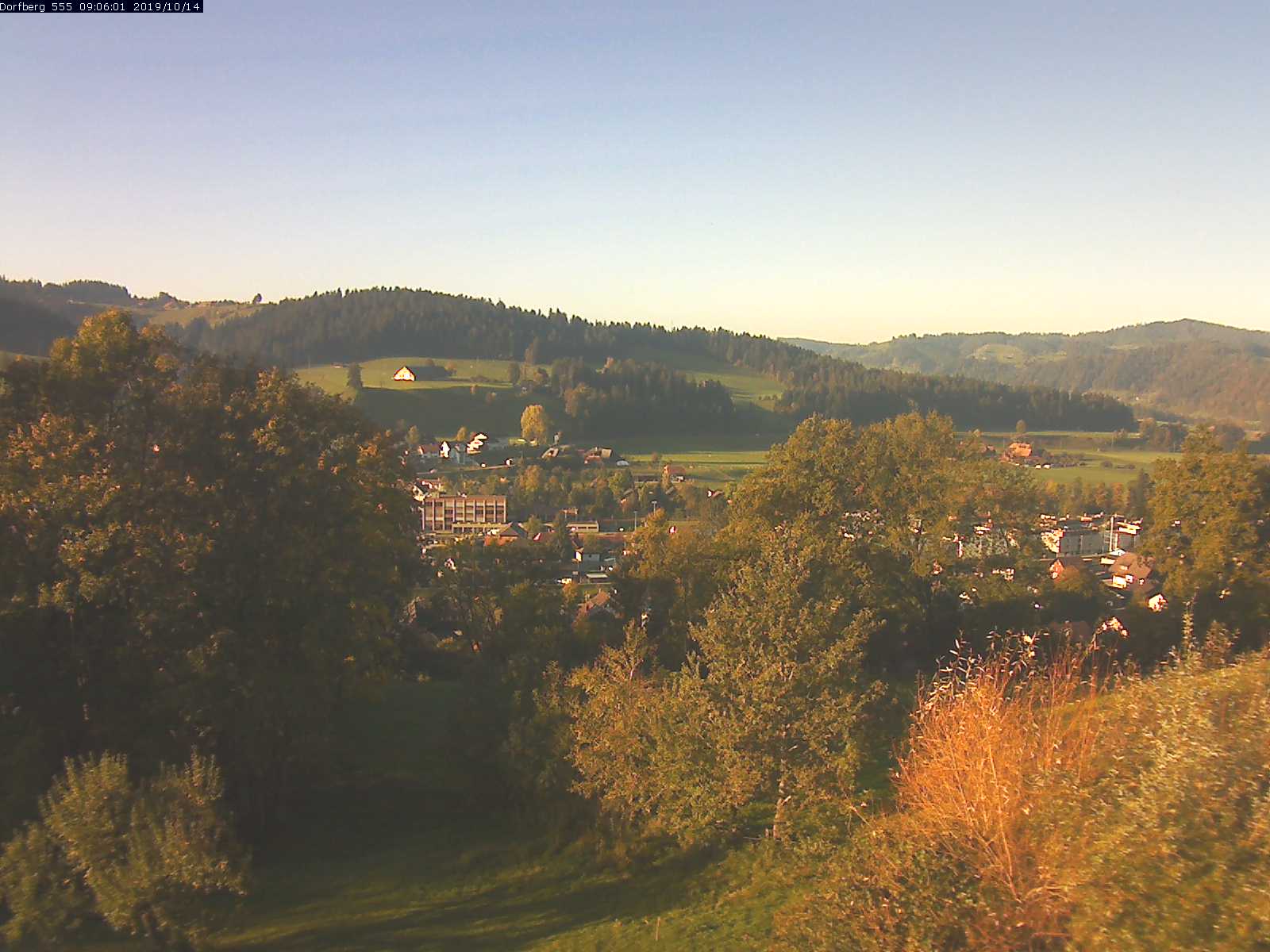 Webcam-Bild: Aussicht vom Dorfberg in Langnau 20191014-090601