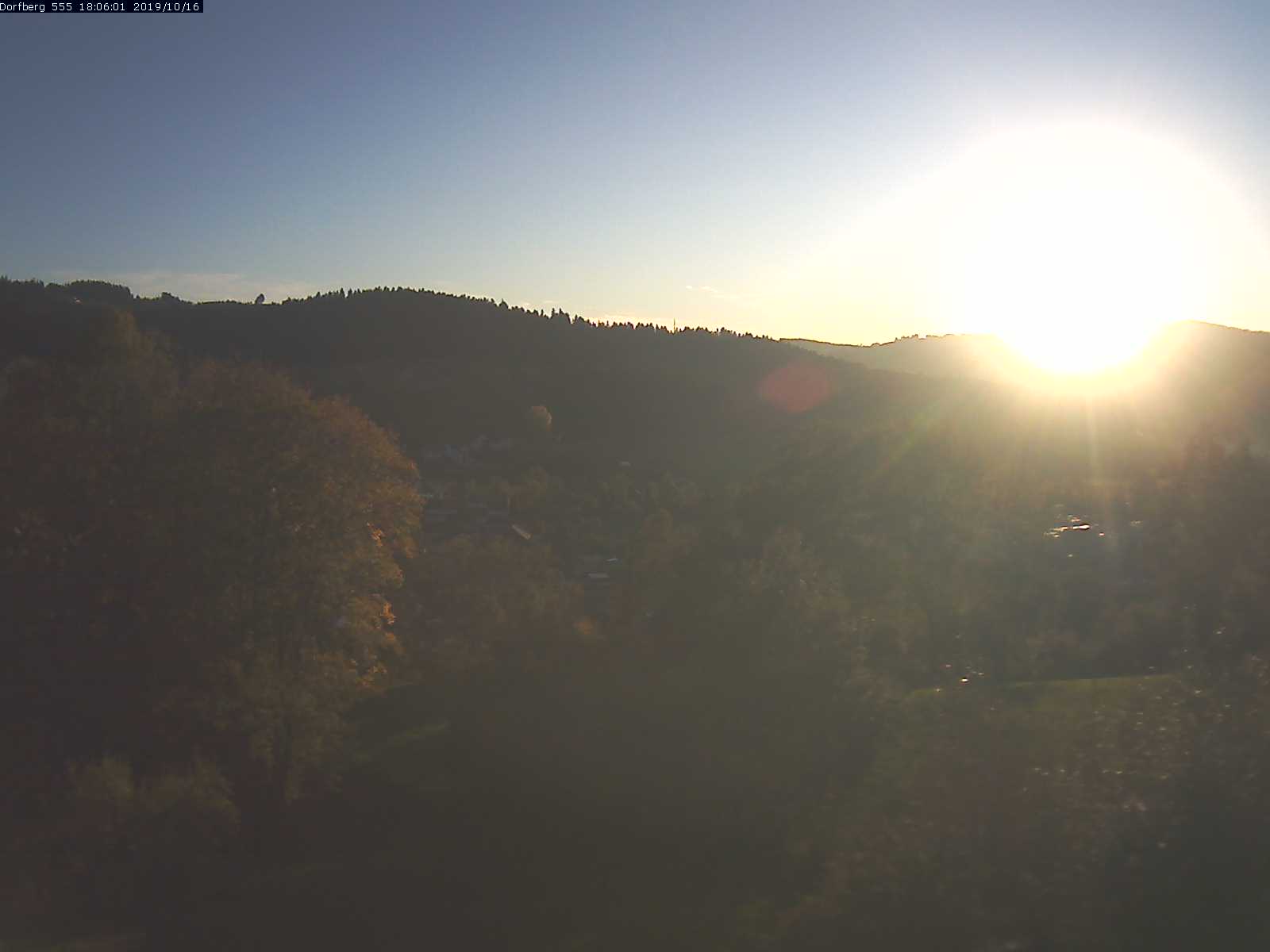 Webcam-Bild: Aussicht vom Dorfberg in Langnau 20191016-180601