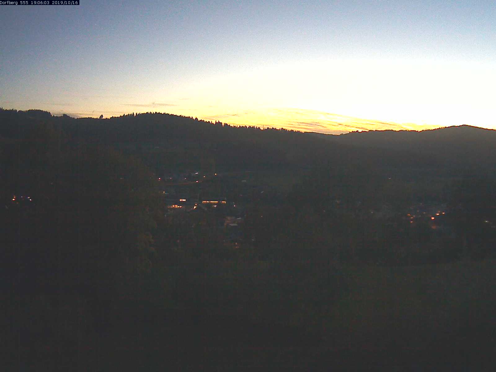 Webcam-Bild: Aussicht vom Dorfberg in Langnau 20191016-190601