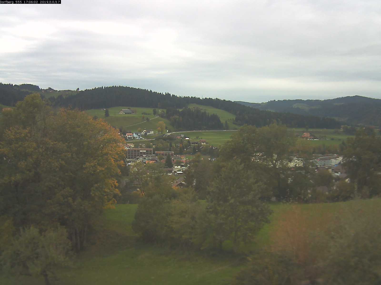 Webcam-Bild: Aussicht vom Dorfberg in Langnau 20191017-170601