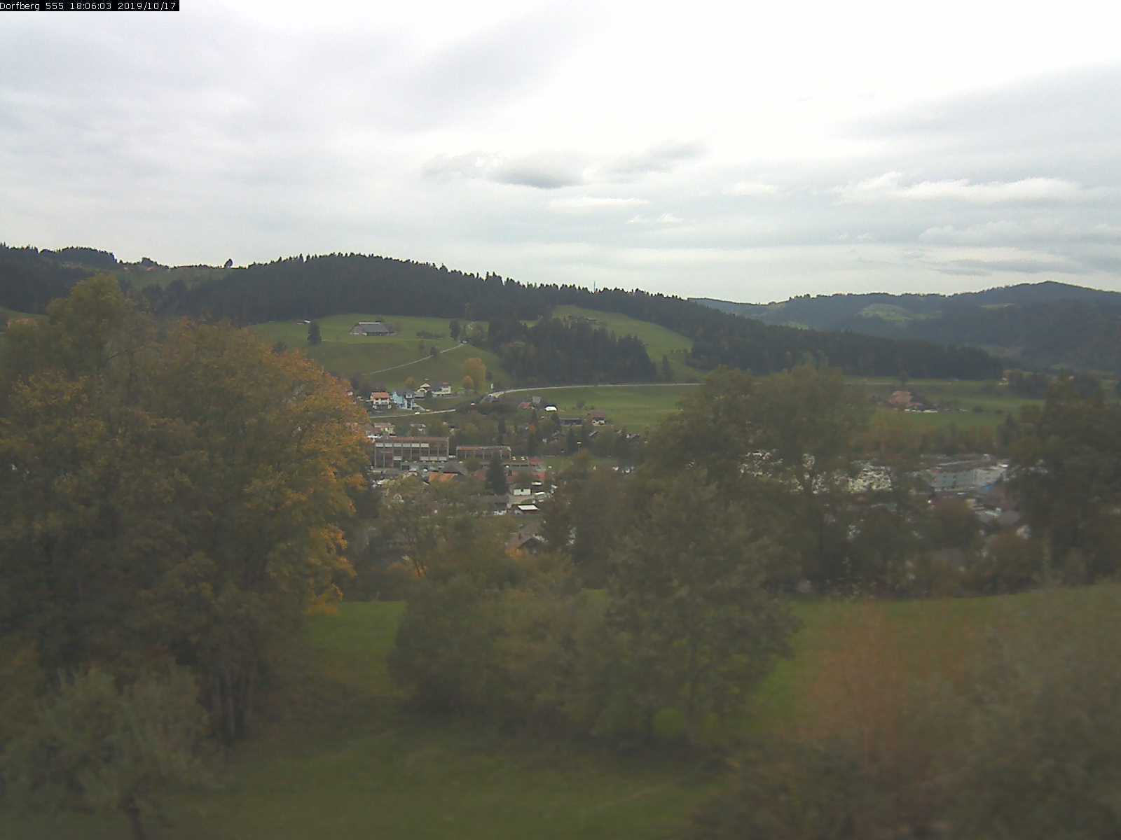 Webcam-Bild: Aussicht vom Dorfberg in Langnau 20191017-180601