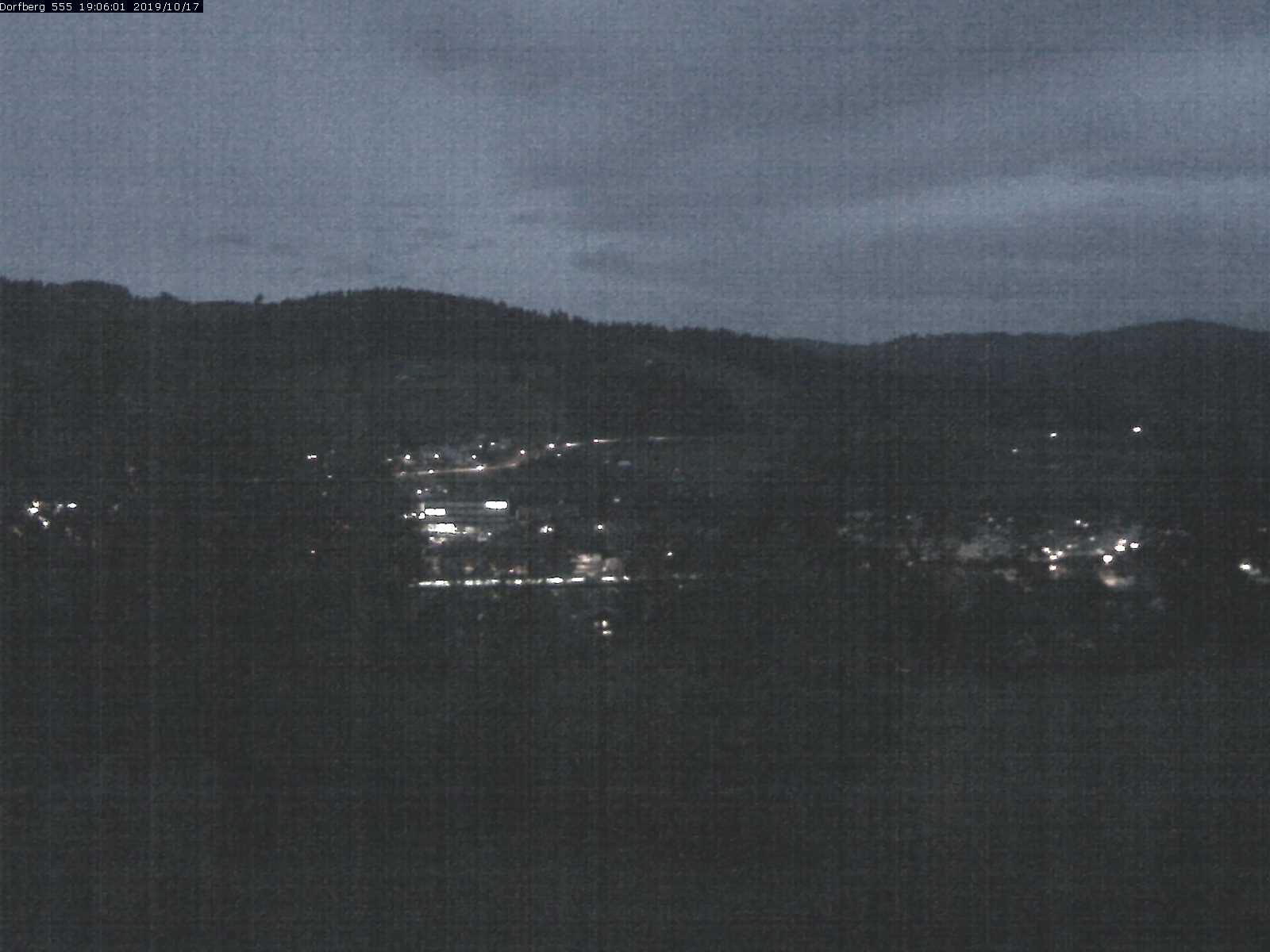 Webcam-Bild: Aussicht vom Dorfberg in Langnau 20191017-190601