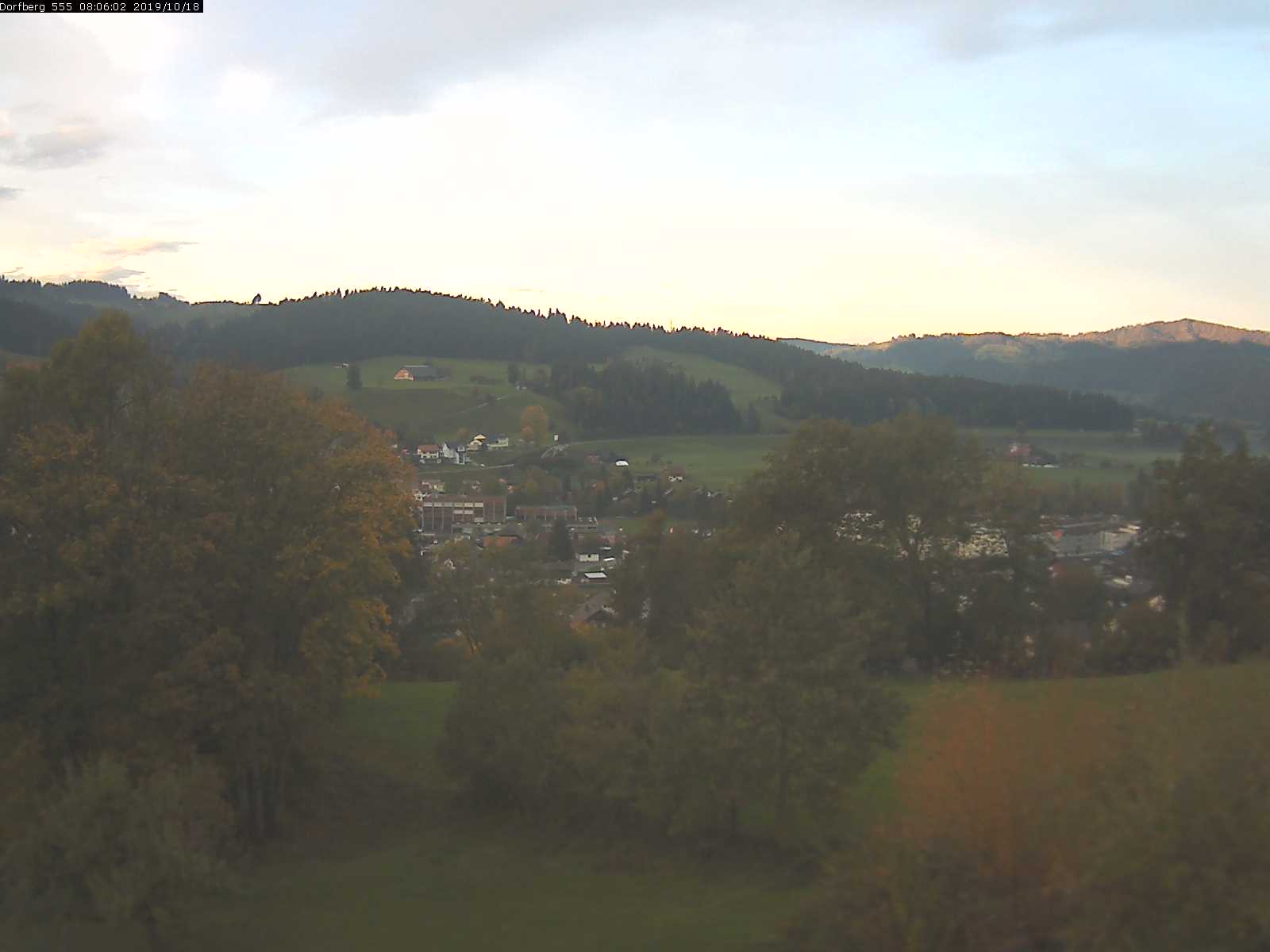 Webcam-Bild: Aussicht vom Dorfberg in Langnau 20191018-080601