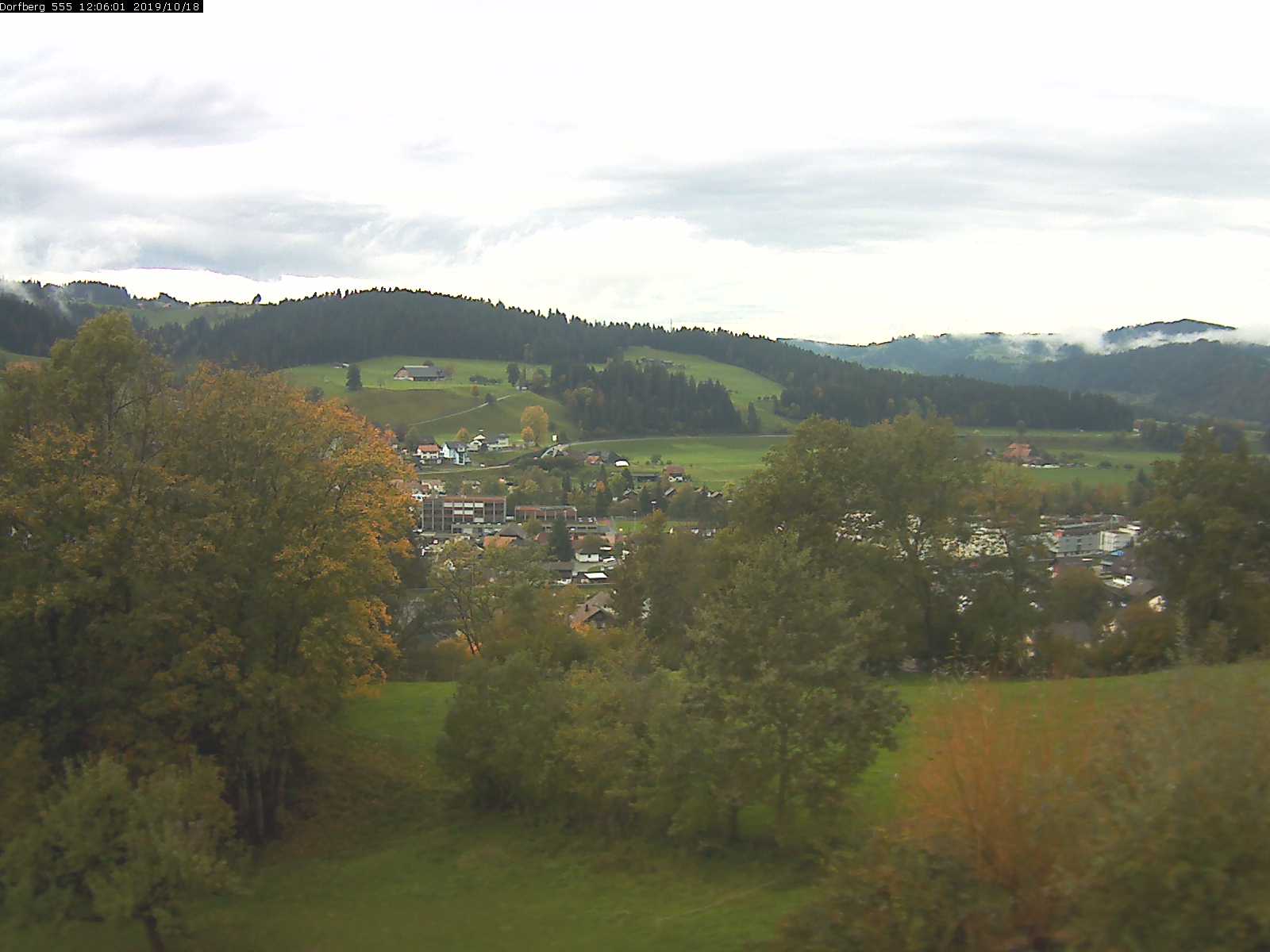 Webcam-Bild: Aussicht vom Dorfberg in Langnau 20191018-120601