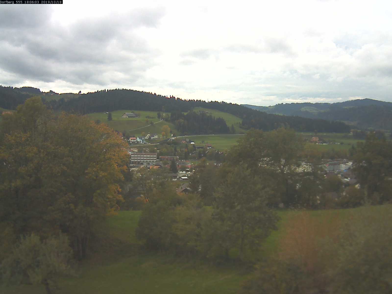 Webcam-Bild: Aussicht vom Dorfberg in Langnau 20191018-180601