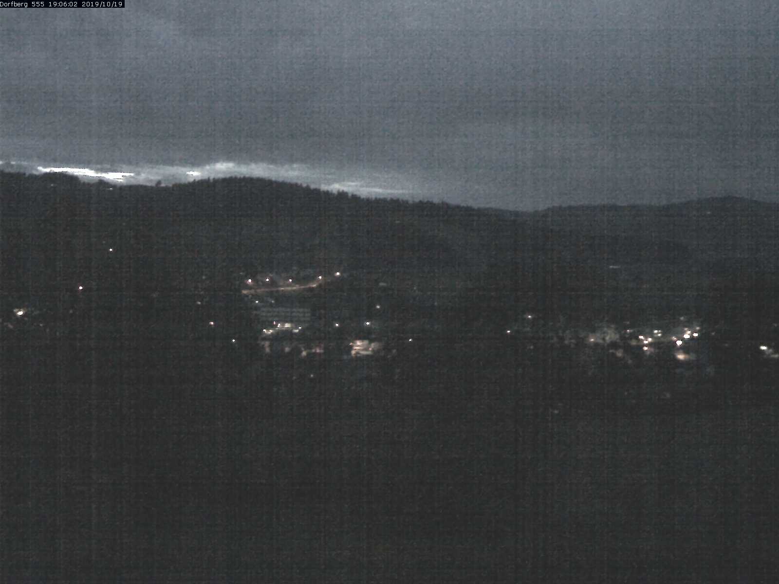 Webcam-Bild: Aussicht vom Dorfberg in Langnau 20191019-190602
