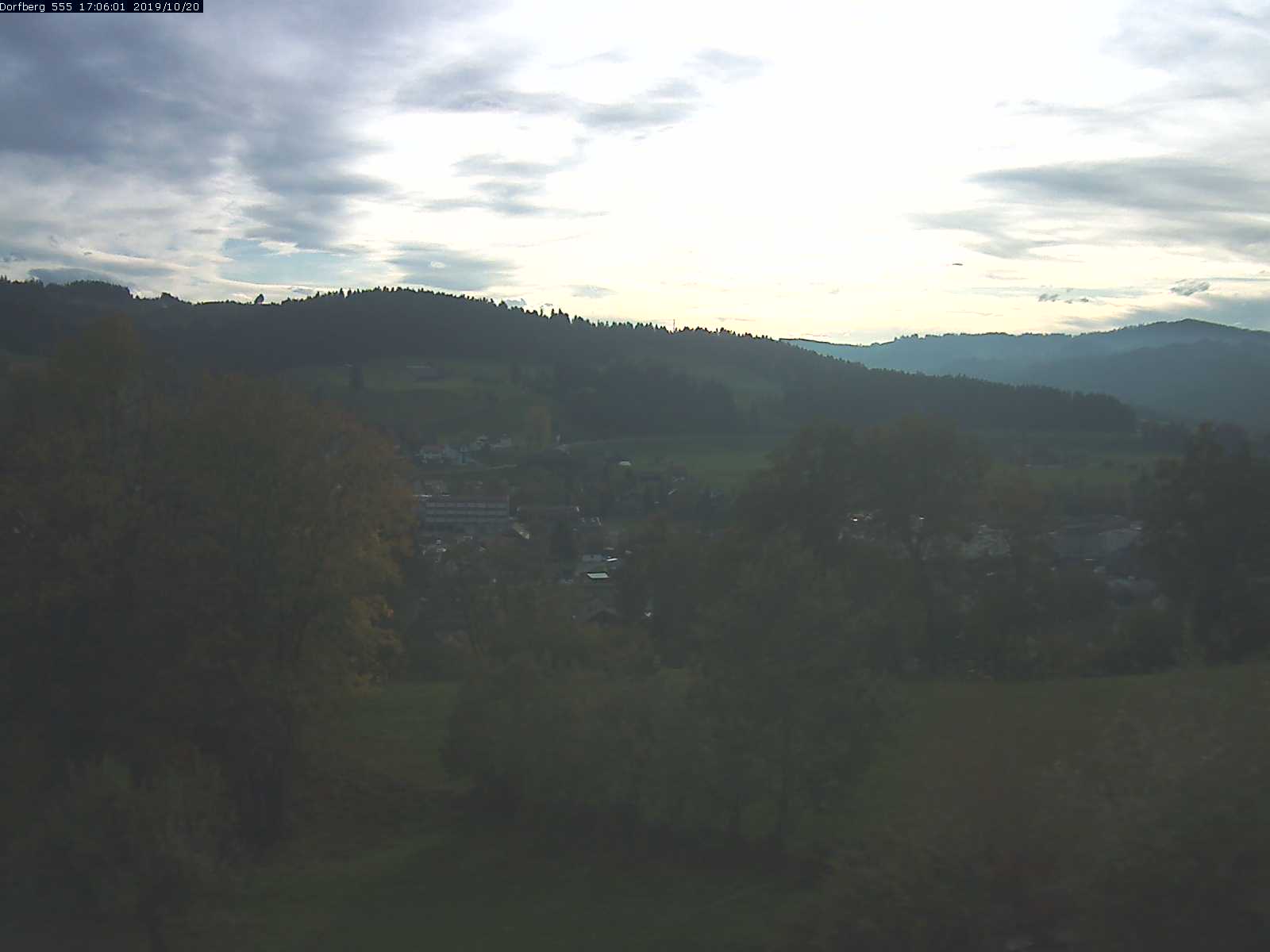 Webcam-Bild: Aussicht vom Dorfberg in Langnau 20191020-170601