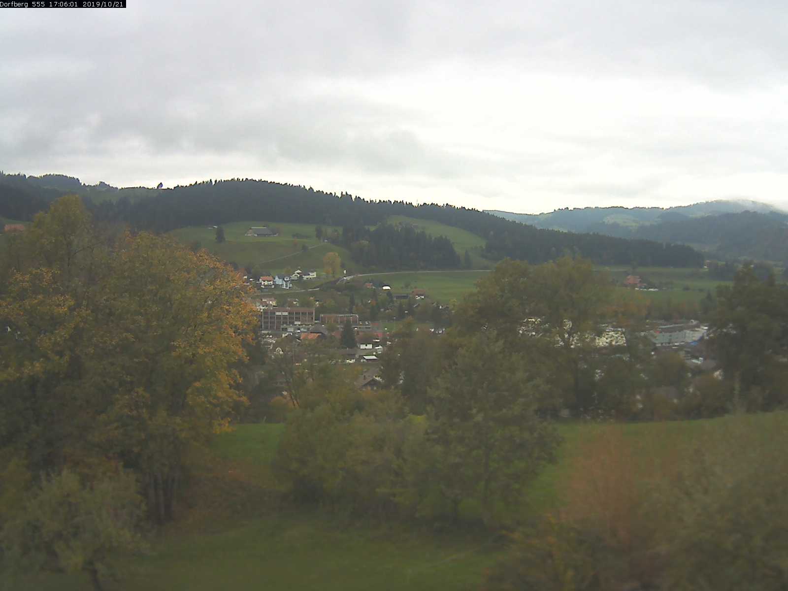 Webcam-Bild: Aussicht vom Dorfberg in Langnau 20191021-170601