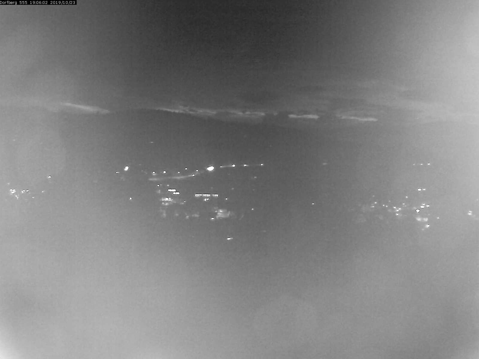 Webcam-Bild: Aussicht vom Dorfberg in Langnau 20191023-190601