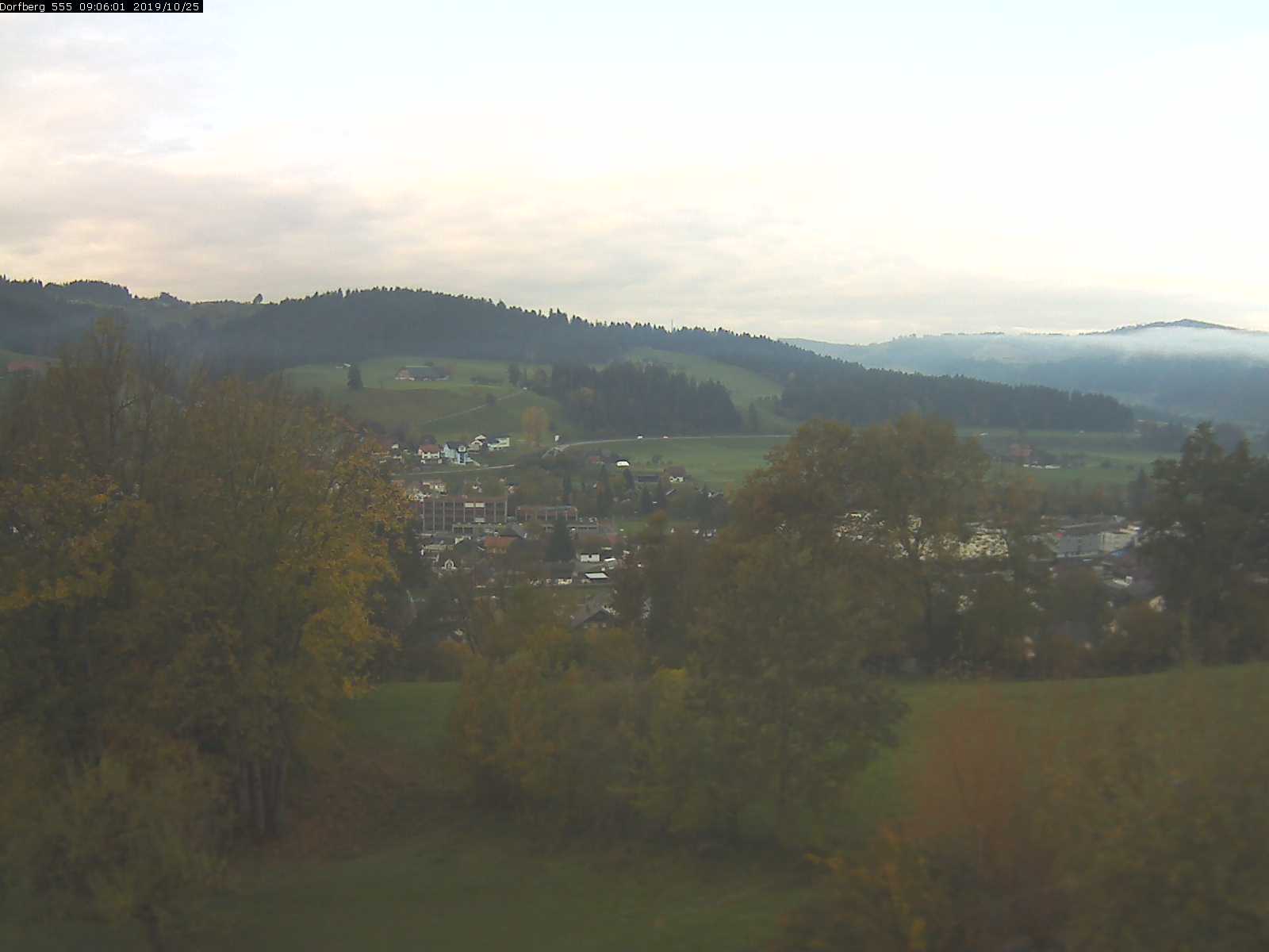 Webcam-Bild: Aussicht vom Dorfberg in Langnau 20191025-090601