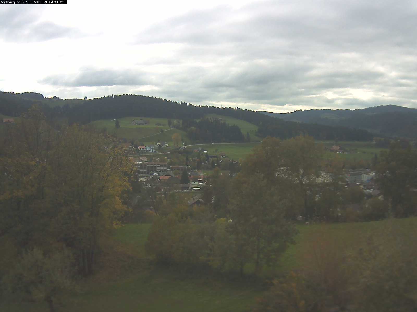 Webcam-Bild: Aussicht vom Dorfberg in Langnau 20191025-150601