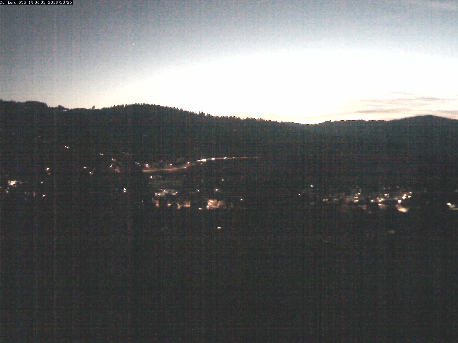 Webcam-Bild: Aussicht vom Dorfberg in Langnau 20191026-190601