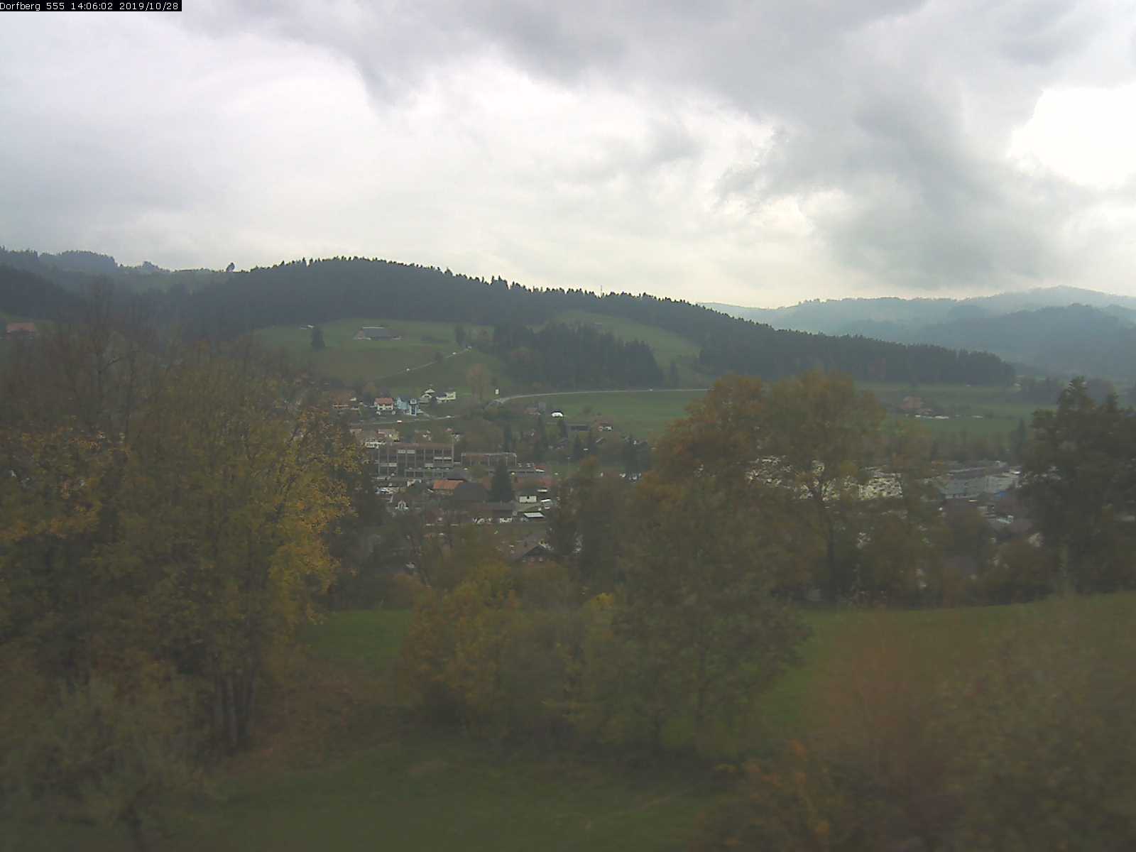 Webcam-Bild: Aussicht vom Dorfberg in Langnau 20191028-140601
