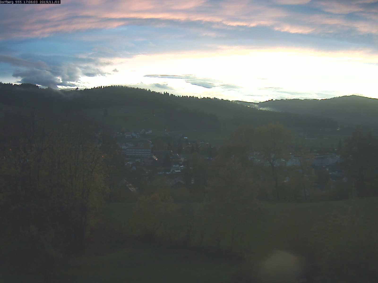Webcam-Bild: Aussicht vom Dorfberg in Langnau 20191103-170601