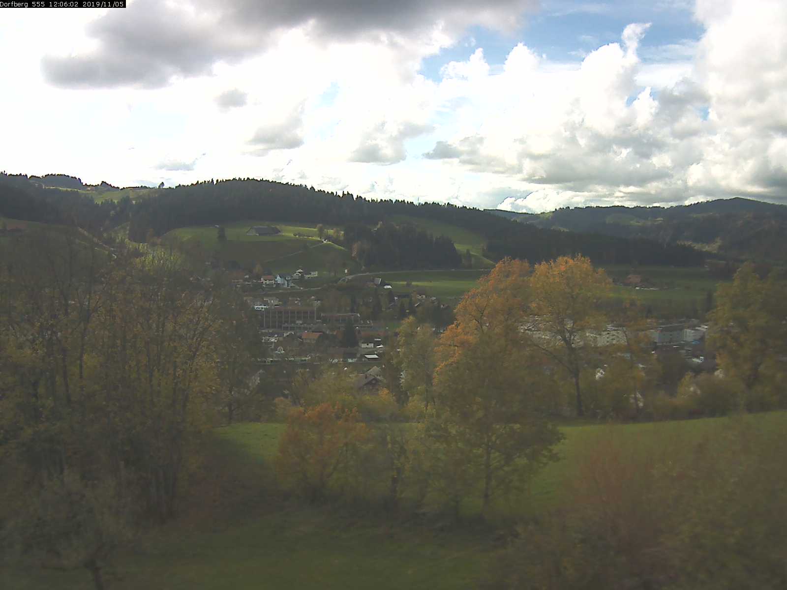 Webcam-Bild: Aussicht vom Dorfberg in Langnau 20191105-120601