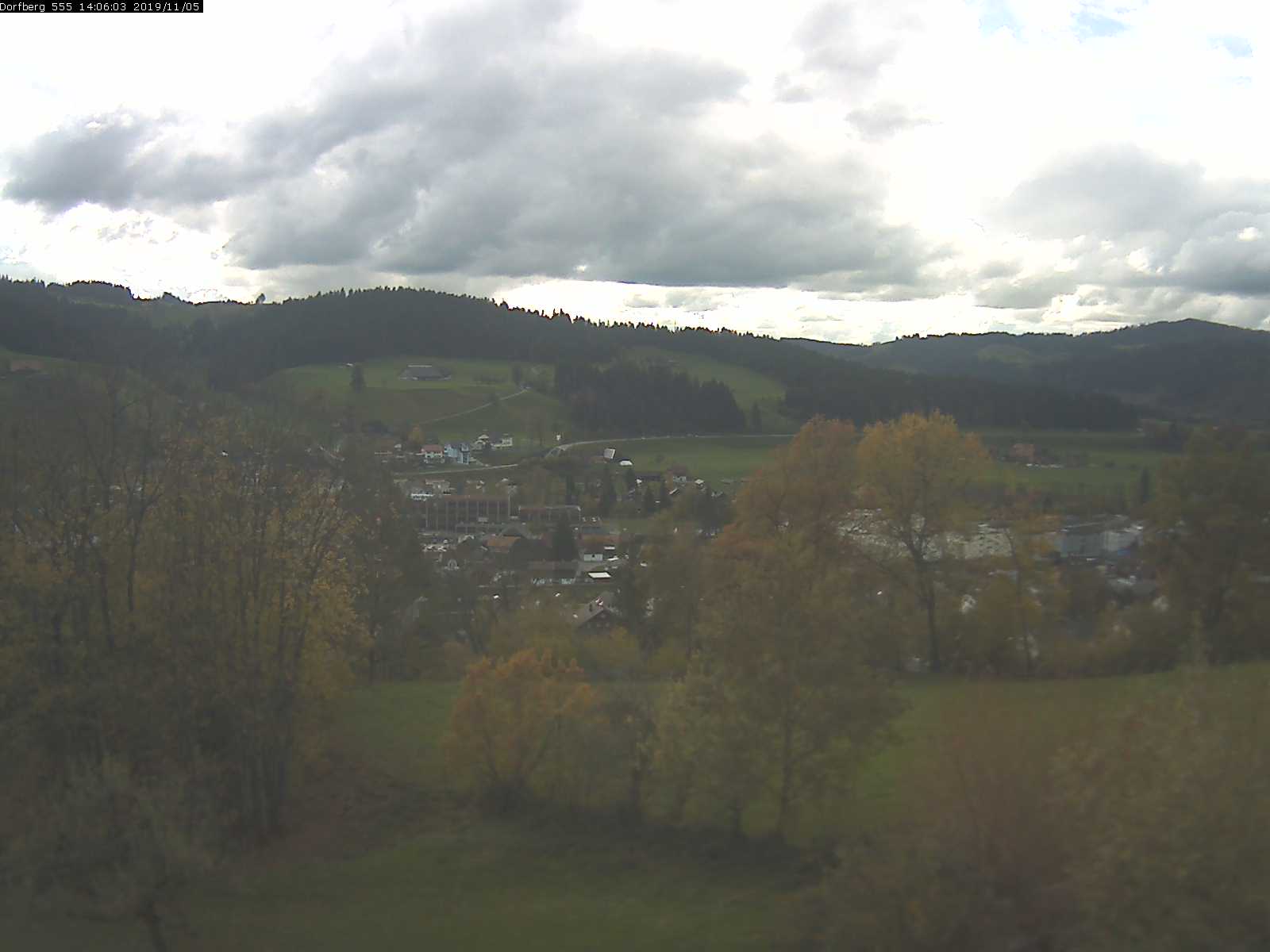 Webcam-Bild: Aussicht vom Dorfberg in Langnau 20191105-140601