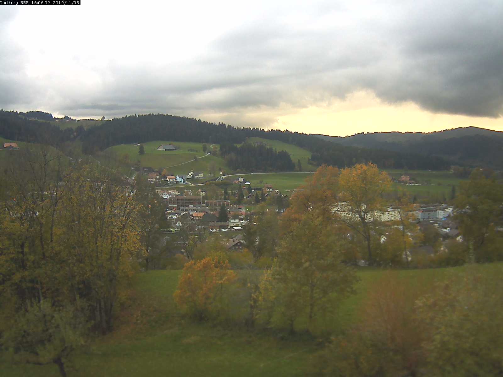 Webcam-Bild: Aussicht vom Dorfberg in Langnau 20191105-160601