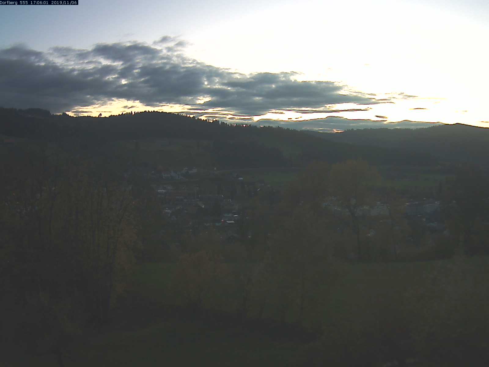 Webcam-Bild: Aussicht vom Dorfberg in Langnau 20191106-170601