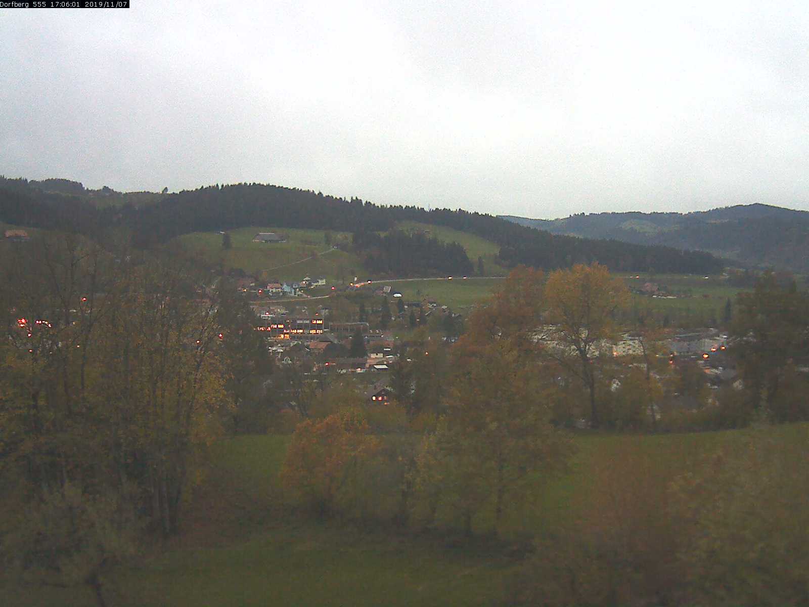 Webcam-Bild: Aussicht vom Dorfberg in Langnau 20191107-170601