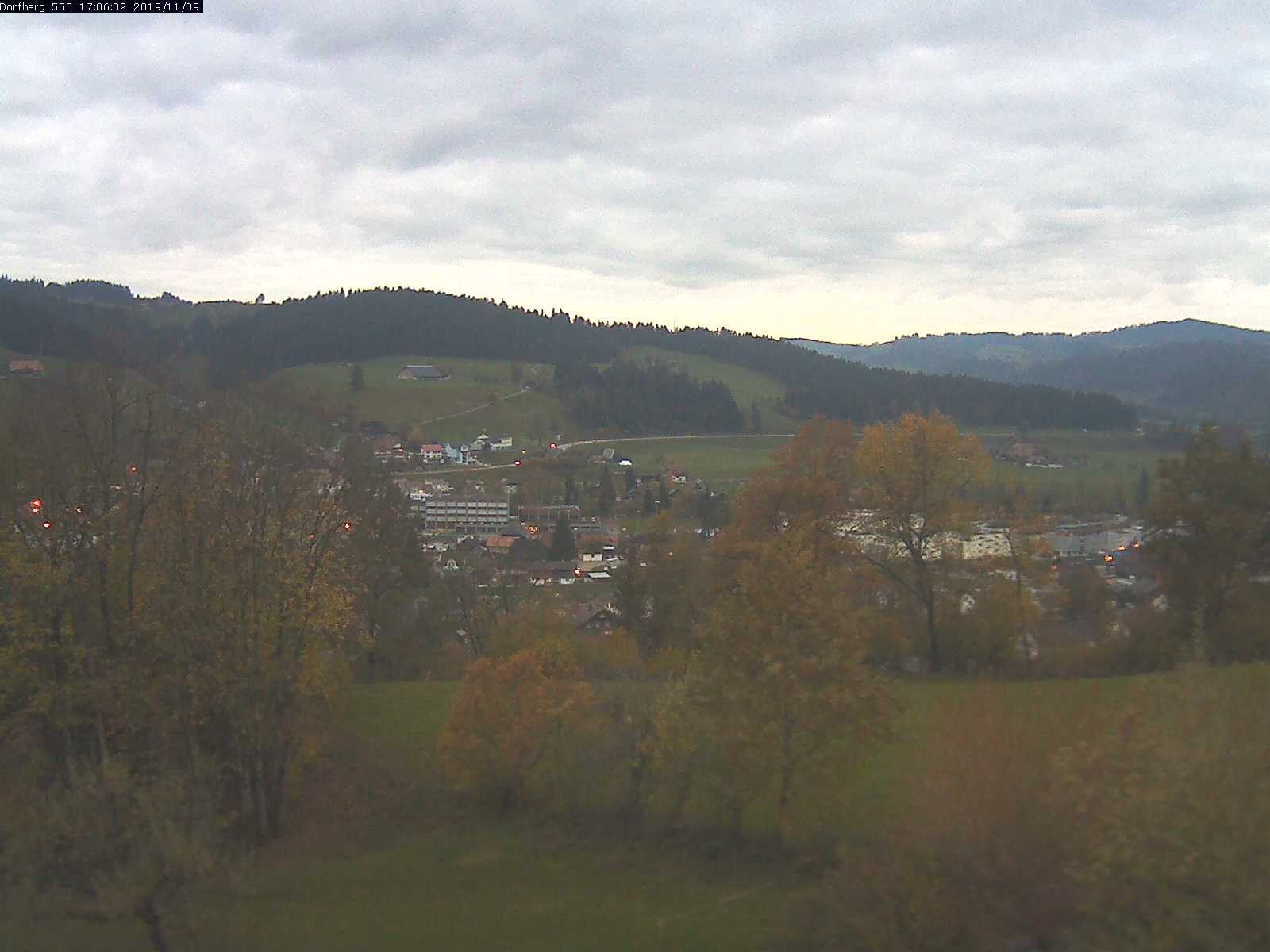 Webcam-Bild: Aussicht vom Dorfberg in Langnau 20191109-170601