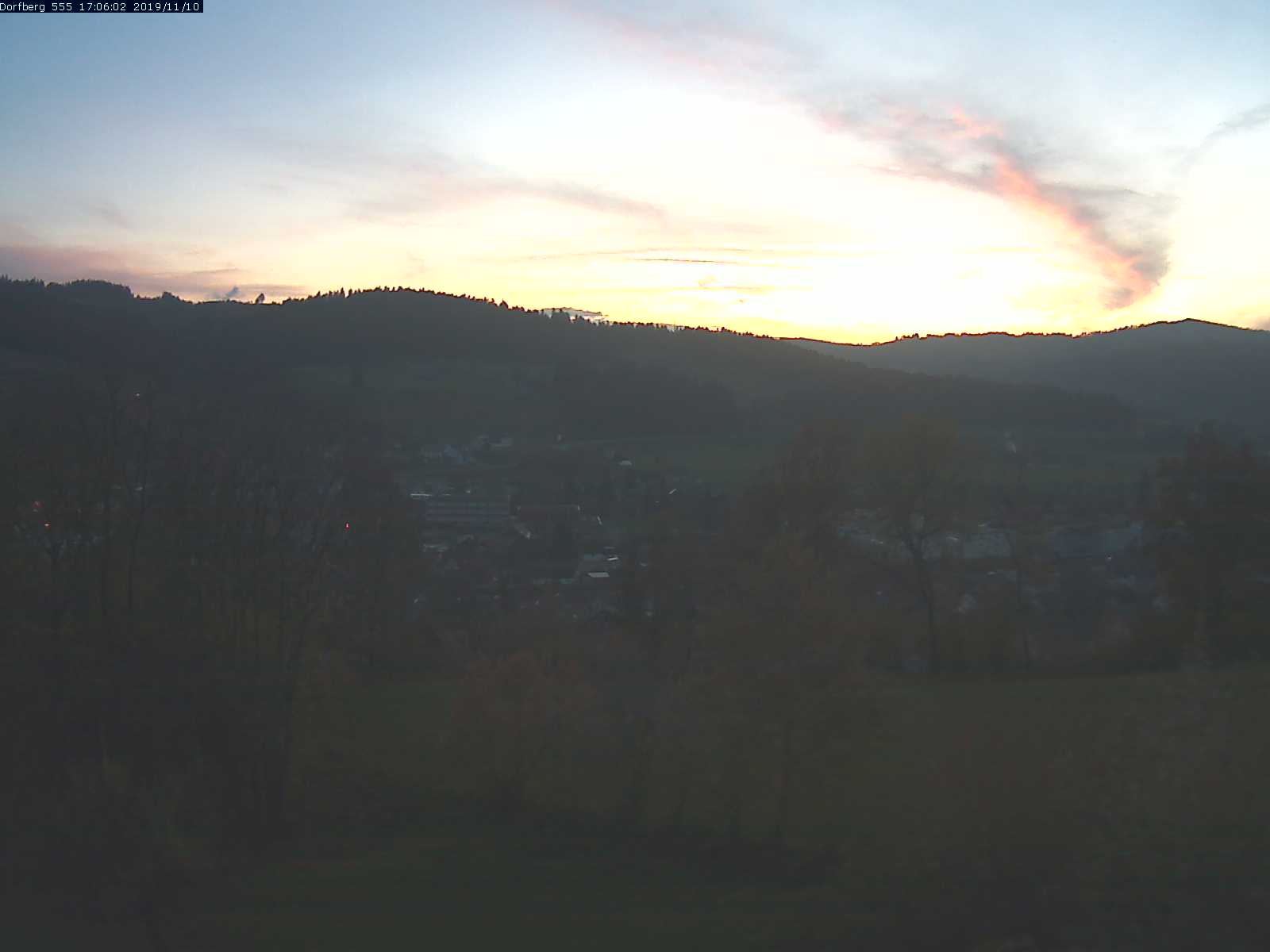 Webcam-Bild: Aussicht vom Dorfberg in Langnau 20191110-170601