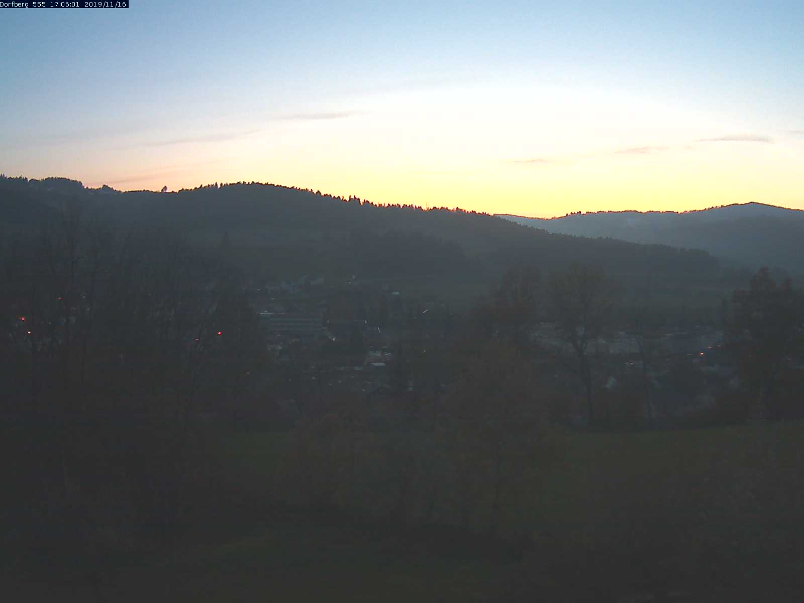 Webcam-Bild: Aussicht vom Dorfberg in Langnau 20191116-170601