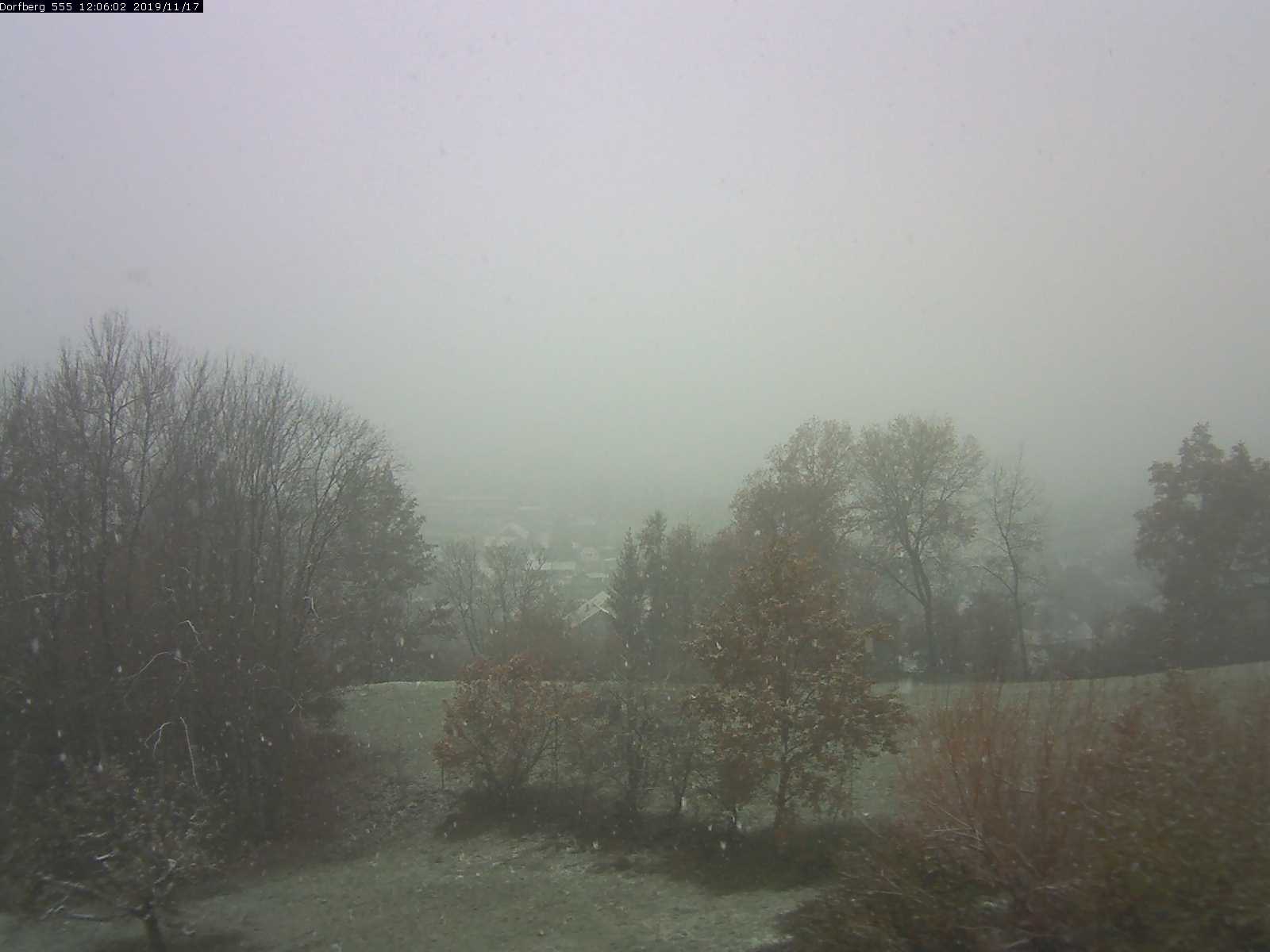 Webcam-Bild: Aussicht vom Dorfberg in Langnau 20191117-120601