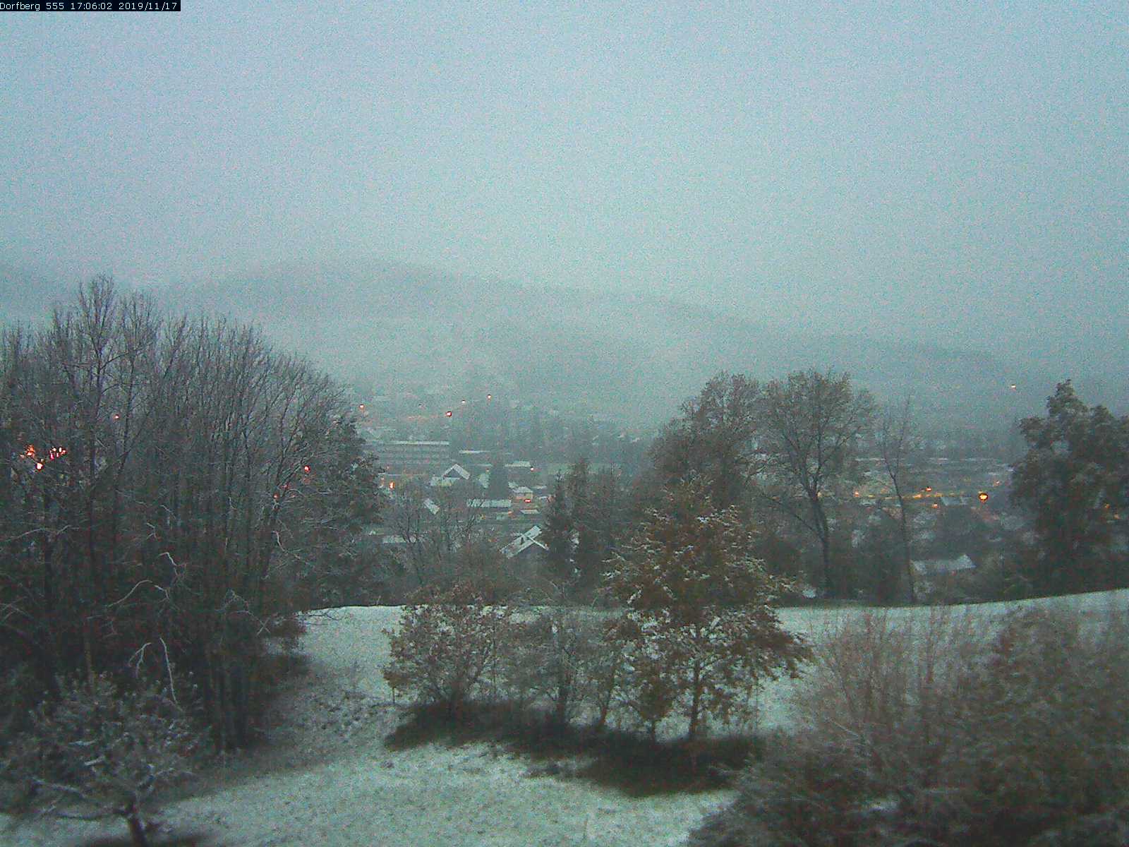 Webcam-Bild: Aussicht vom Dorfberg in Langnau 20191117-170601