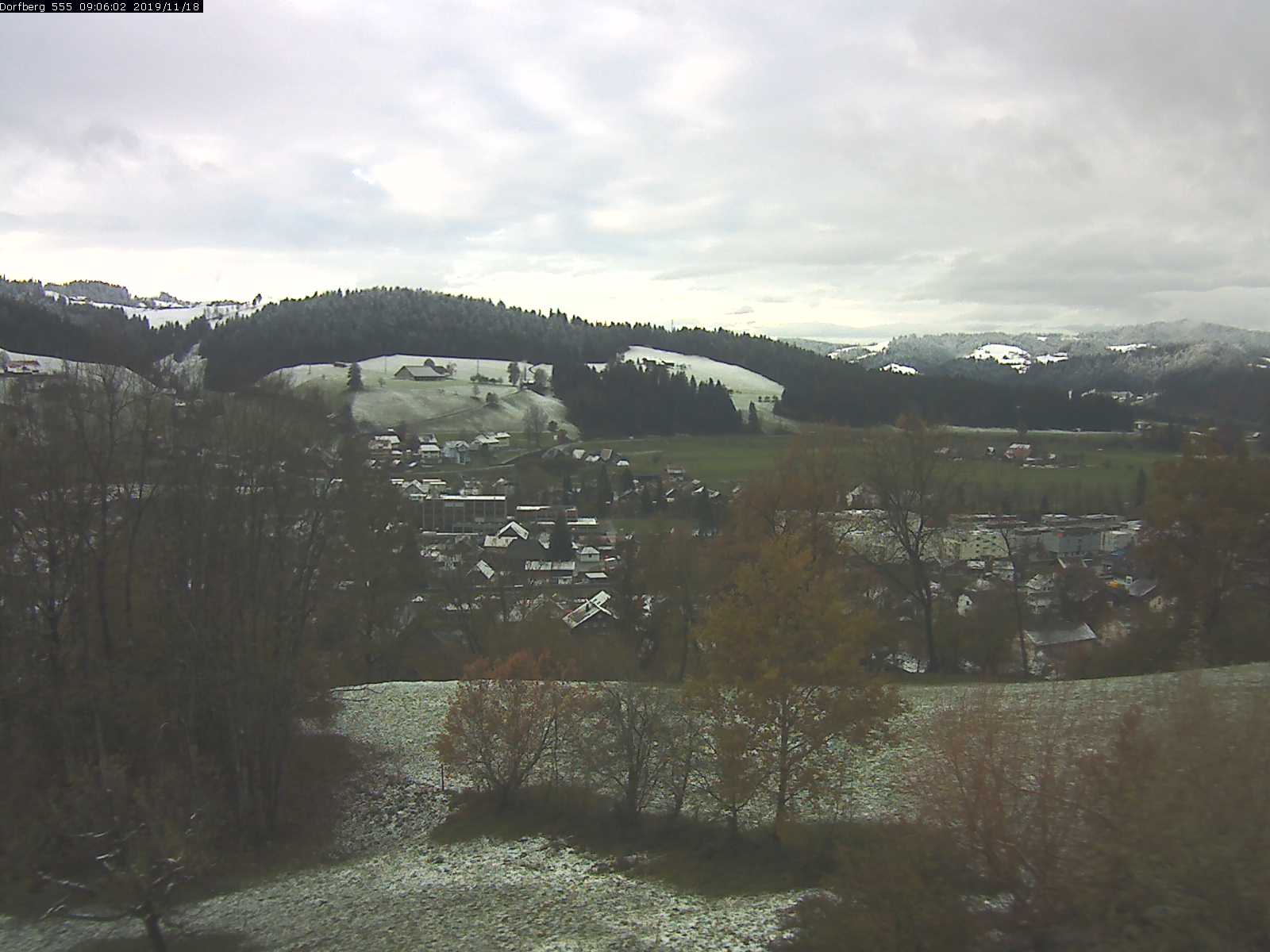 Webcam-Bild: Aussicht vom Dorfberg in Langnau 20191118-090601
