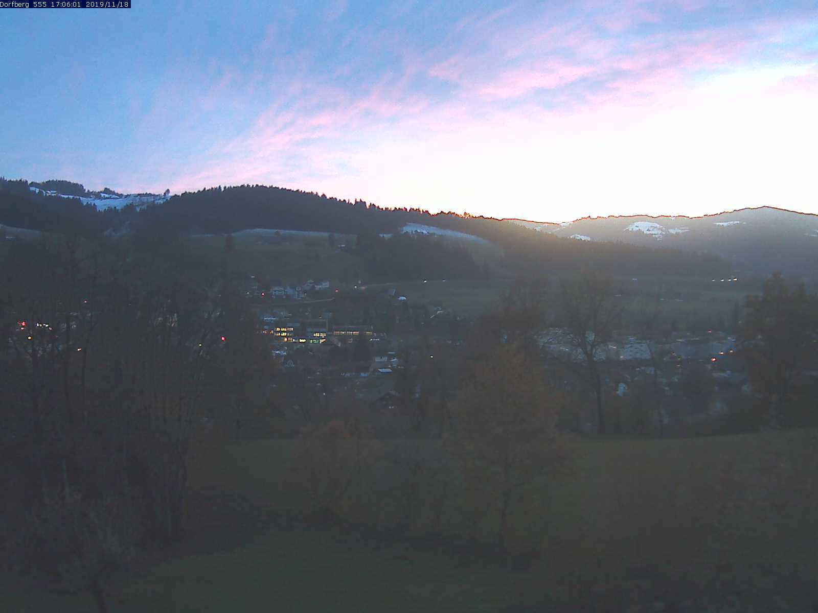 Webcam-Bild: Aussicht vom Dorfberg in Langnau 20191118-170601