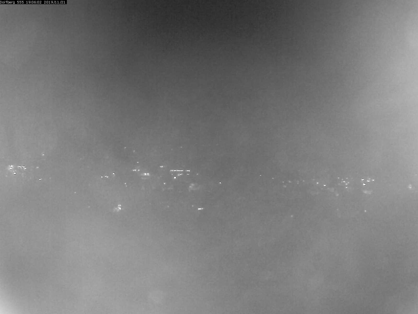 Webcam-Bild: Aussicht vom Dorfberg in Langnau 20191121-190601