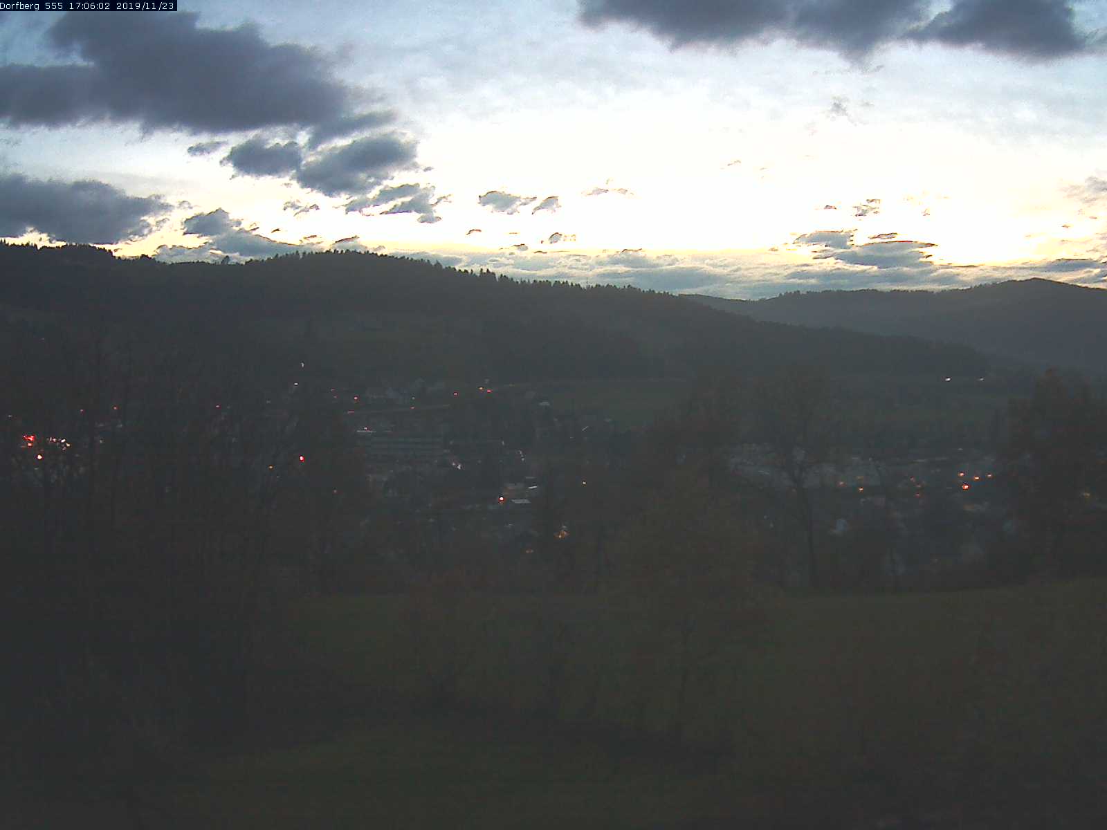 Webcam-Bild: Aussicht vom Dorfberg in Langnau 20191123-170601