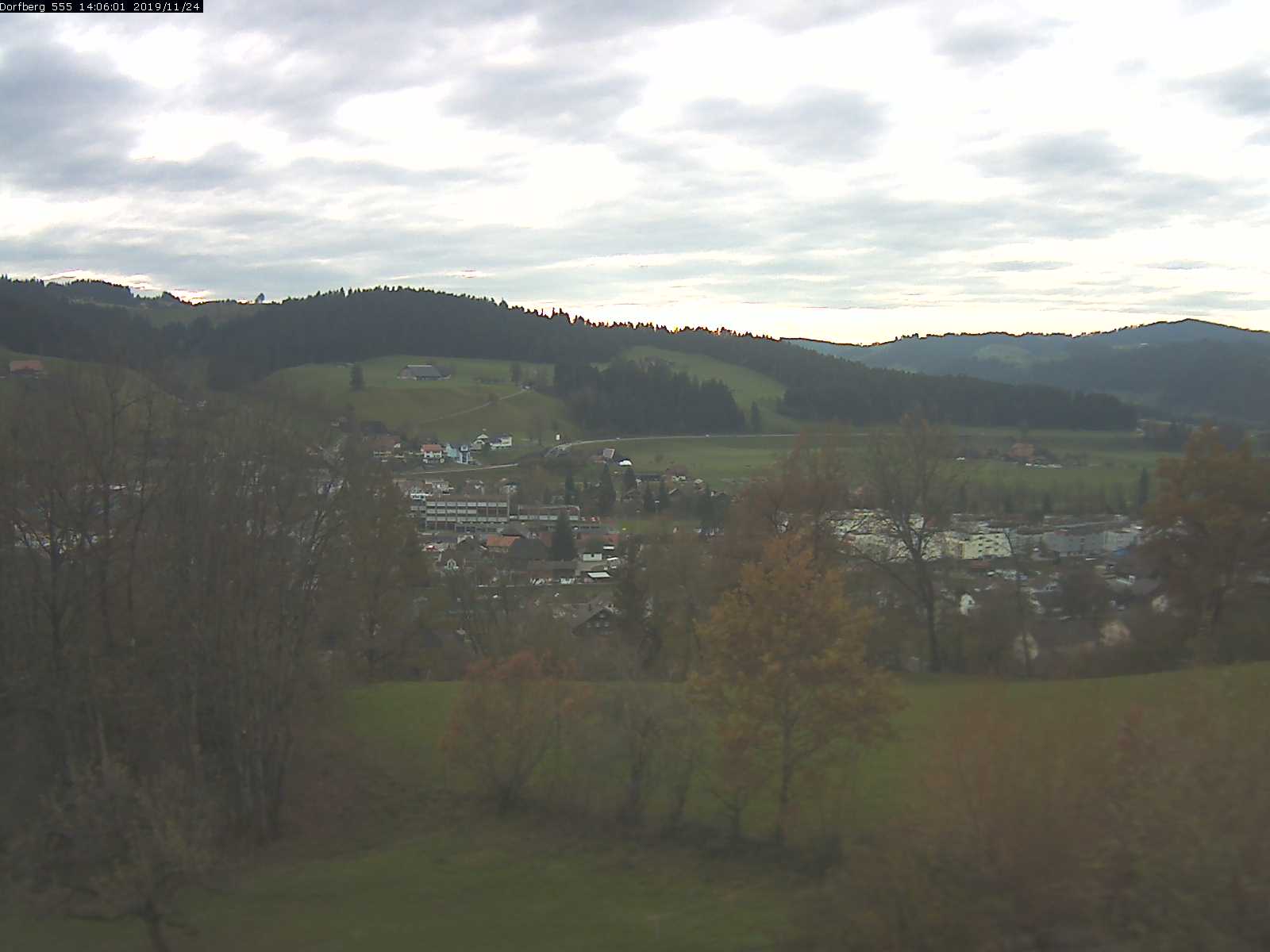 Webcam-Bild: Aussicht vom Dorfberg in Langnau 20191124-140601