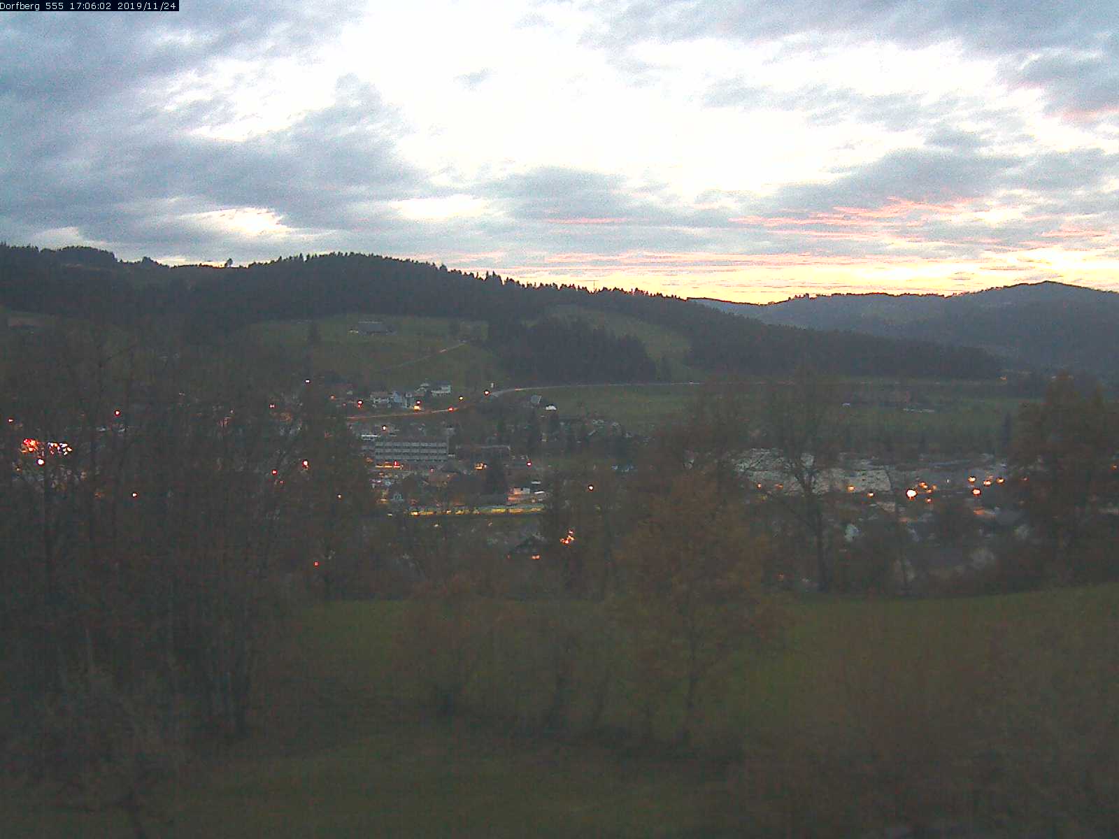 Webcam-Bild: Aussicht vom Dorfberg in Langnau 20191124-170601