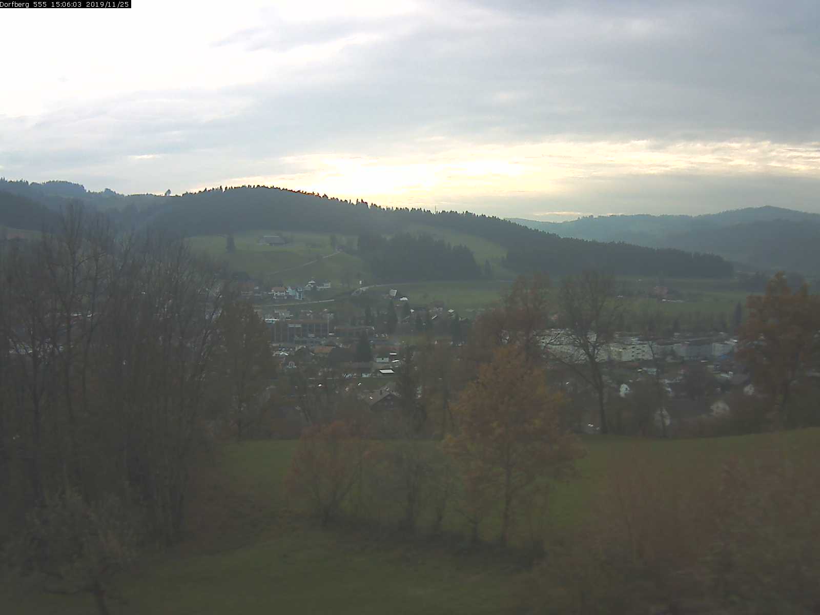 Webcam-Bild: Aussicht vom Dorfberg in Langnau 20191125-150601