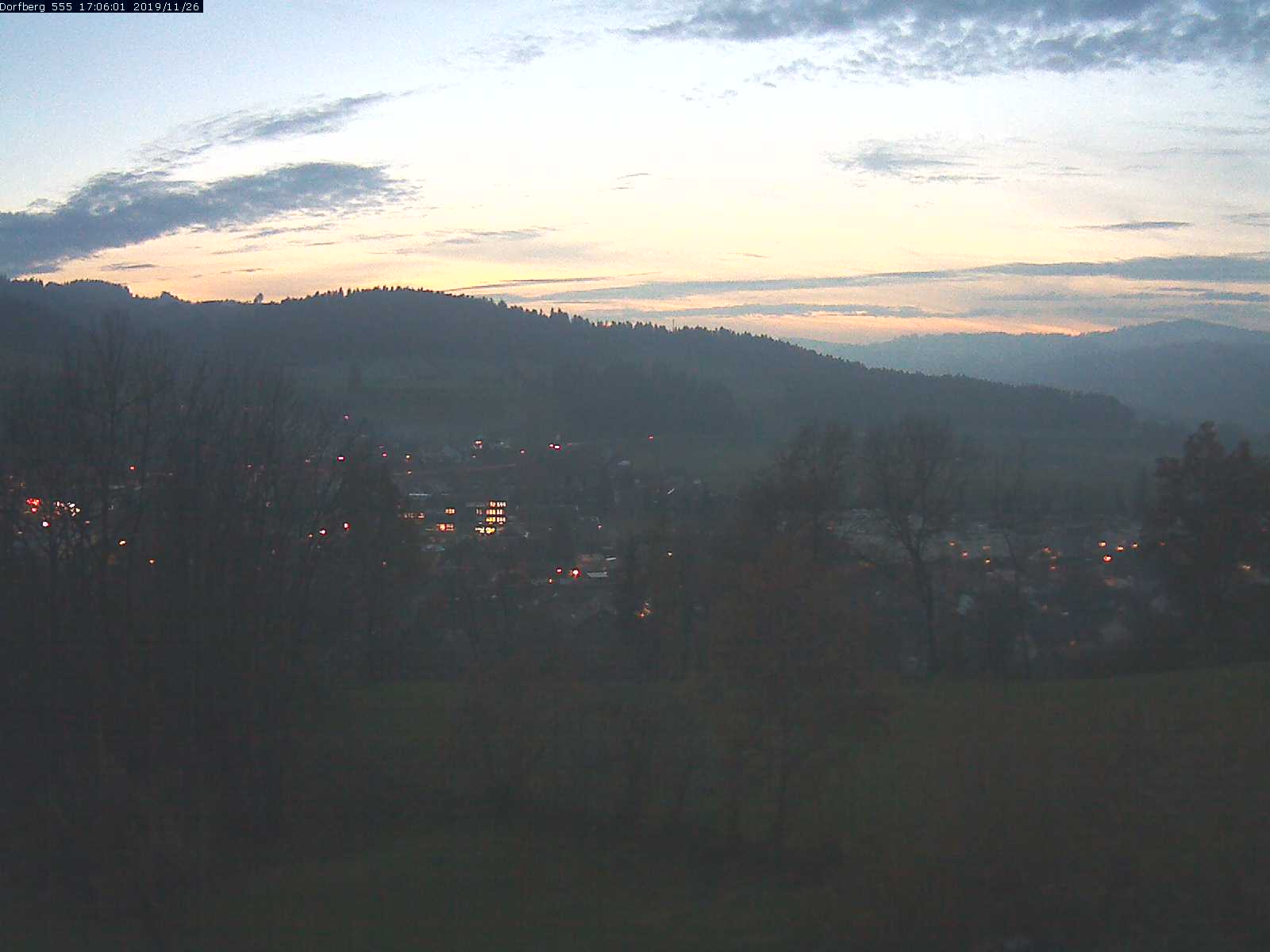 Webcam-Bild: Aussicht vom Dorfberg in Langnau 20191126-170601