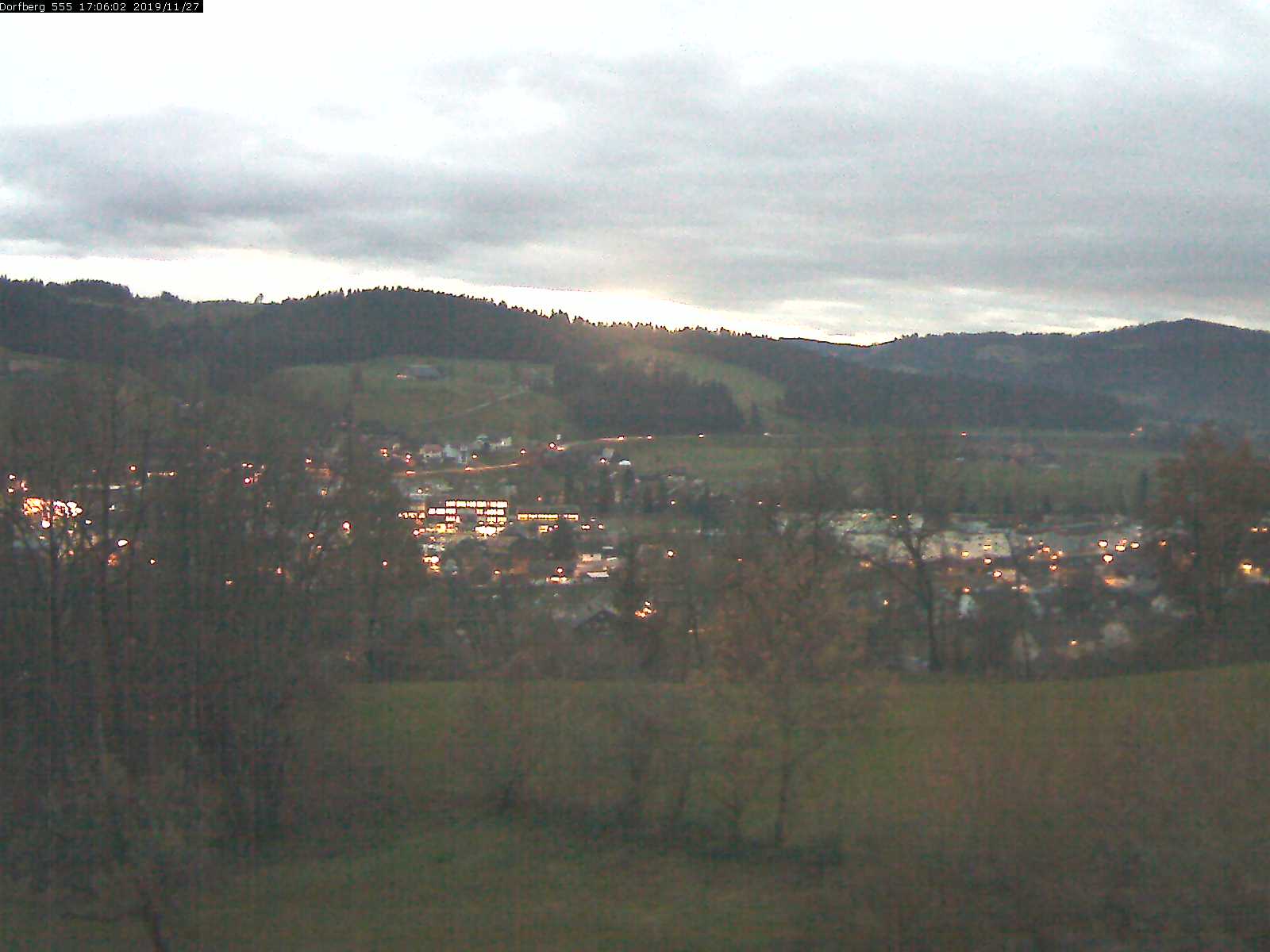 Webcam-Bild: Aussicht vom Dorfberg in Langnau 20191127-170601