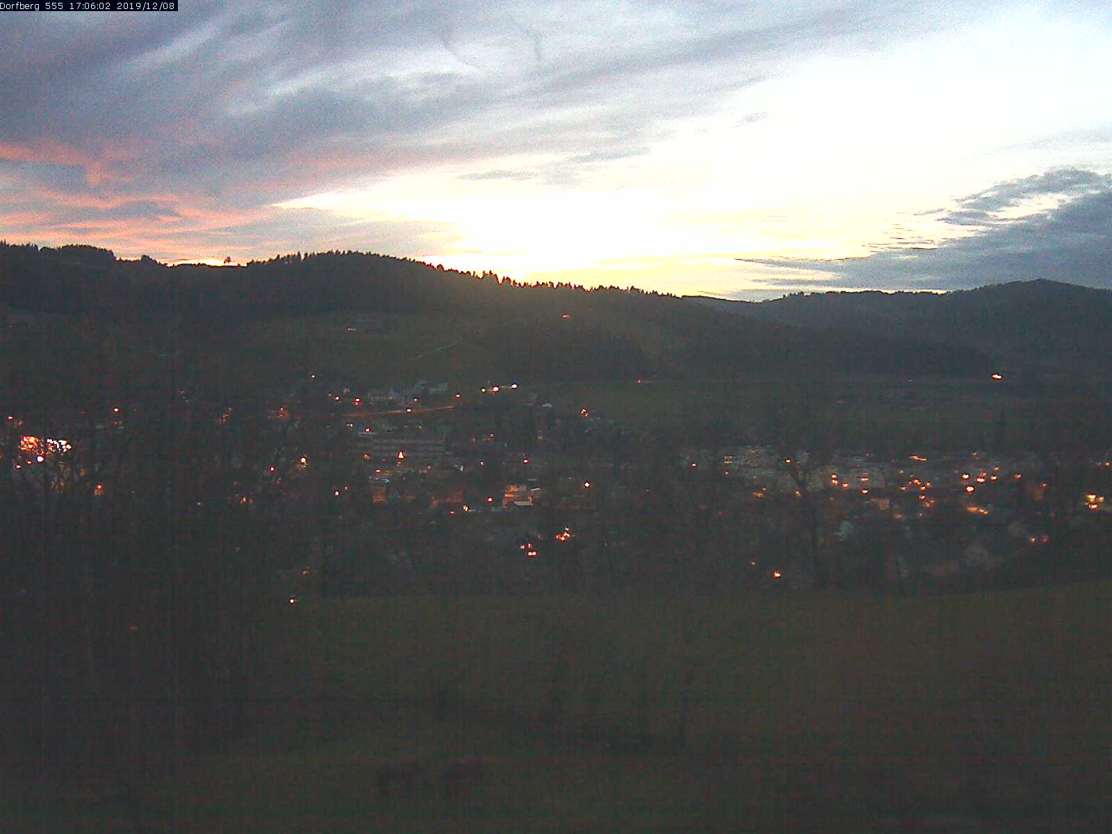 Webcam-Bild: Aussicht vom Dorfberg in Langnau 20191208-170601