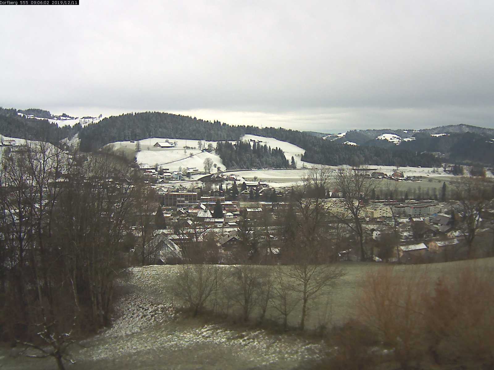 Webcam-Bild: Aussicht vom Dorfberg in Langnau 20191211-090601