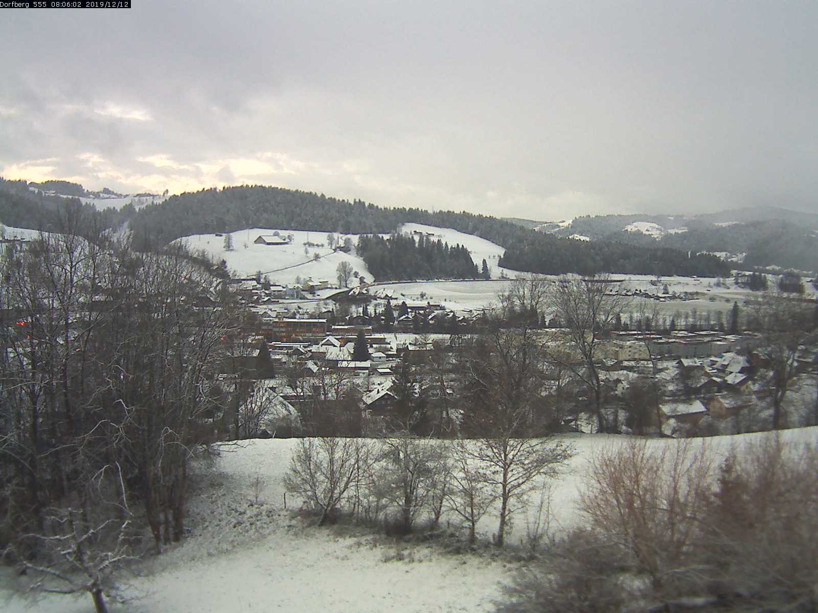 Webcam-Bild: Aussicht vom Dorfberg in Langnau 20191212-080601
