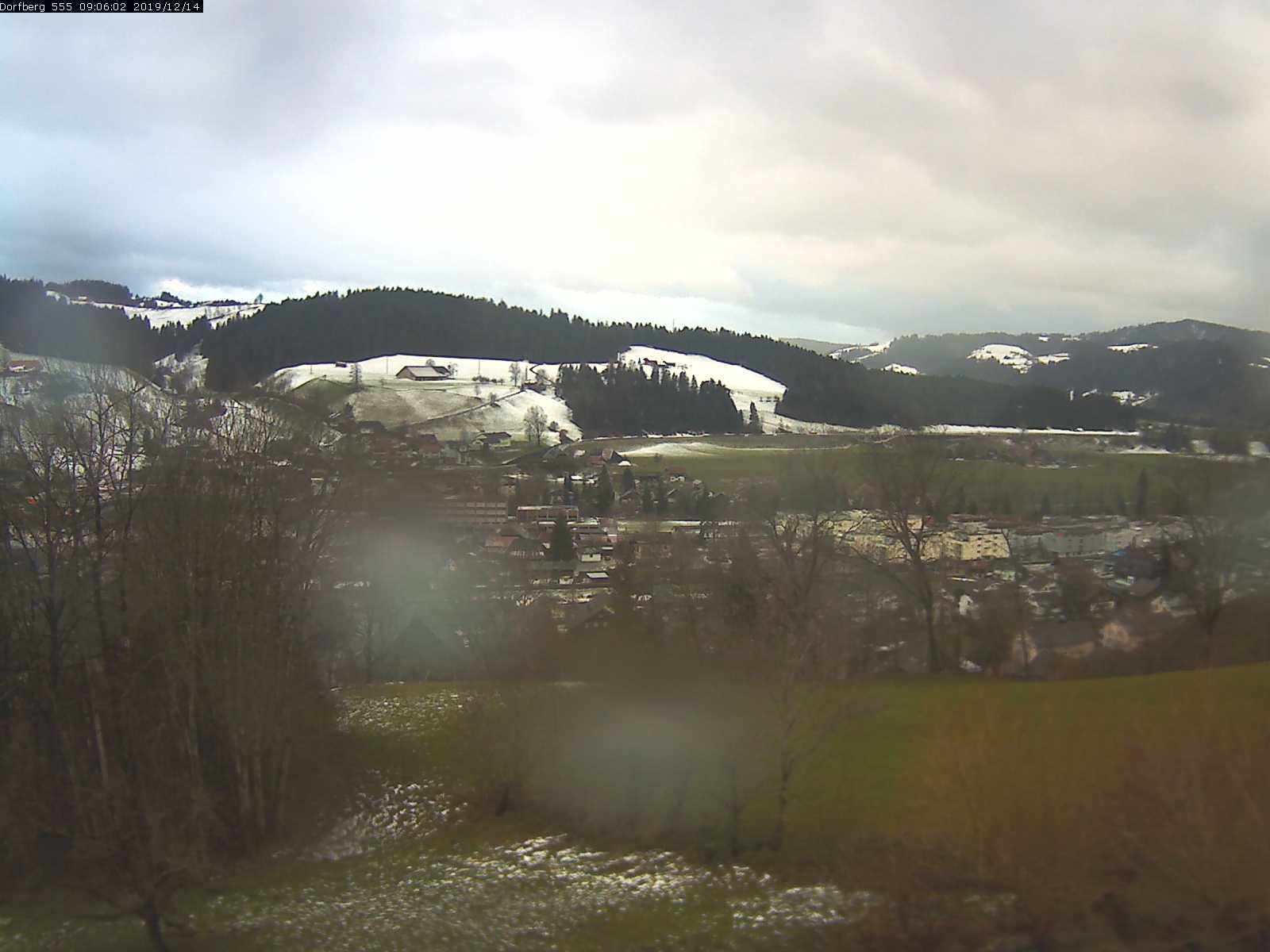 Webcam-Bild: Aussicht vom Dorfberg in Langnau 20191214-090601
